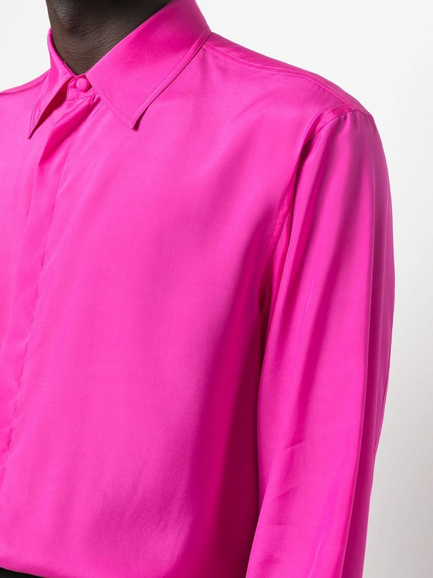 long-sleeve button-fastening shirt