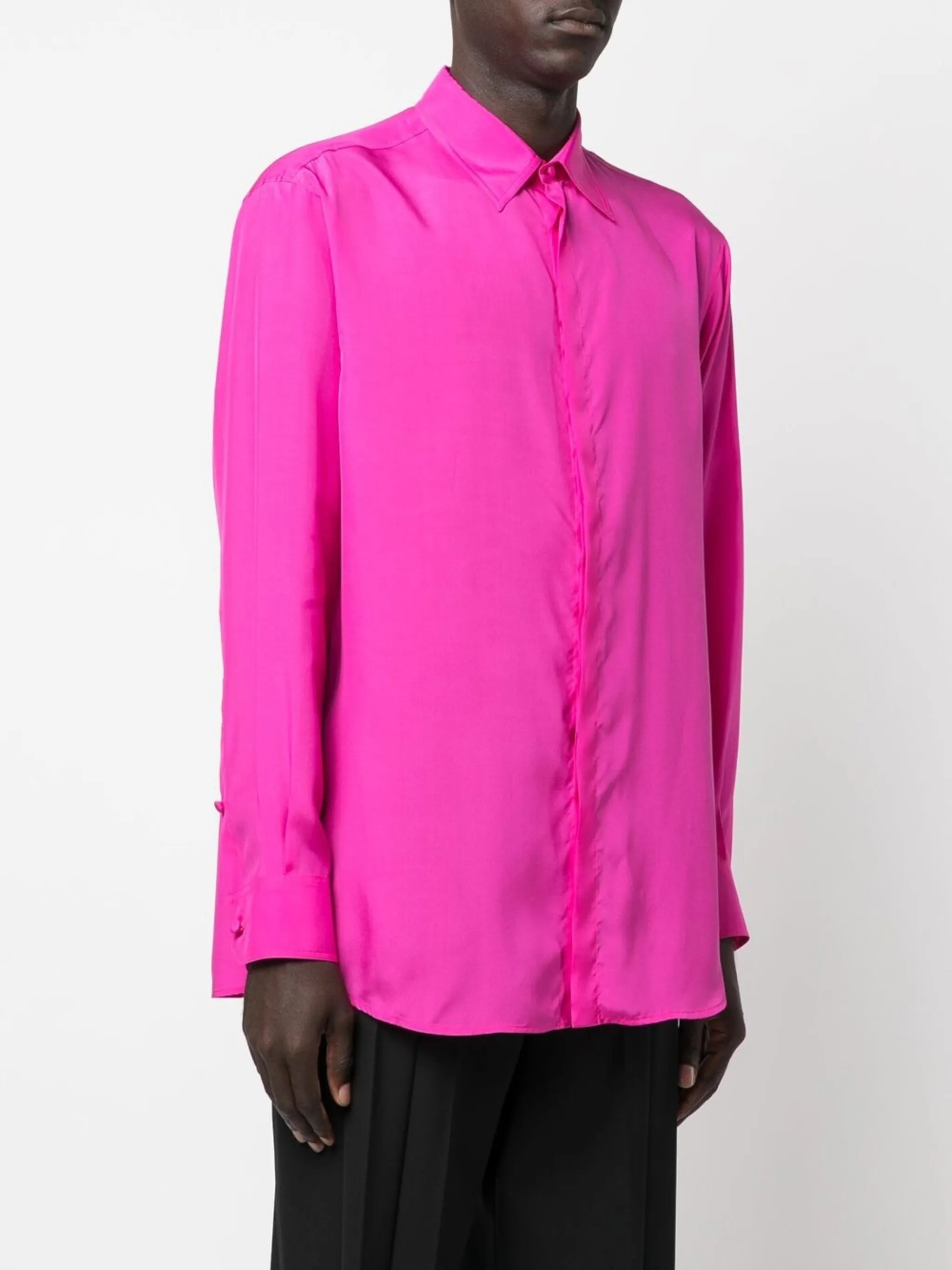 long-sleeve button-fastening shirt