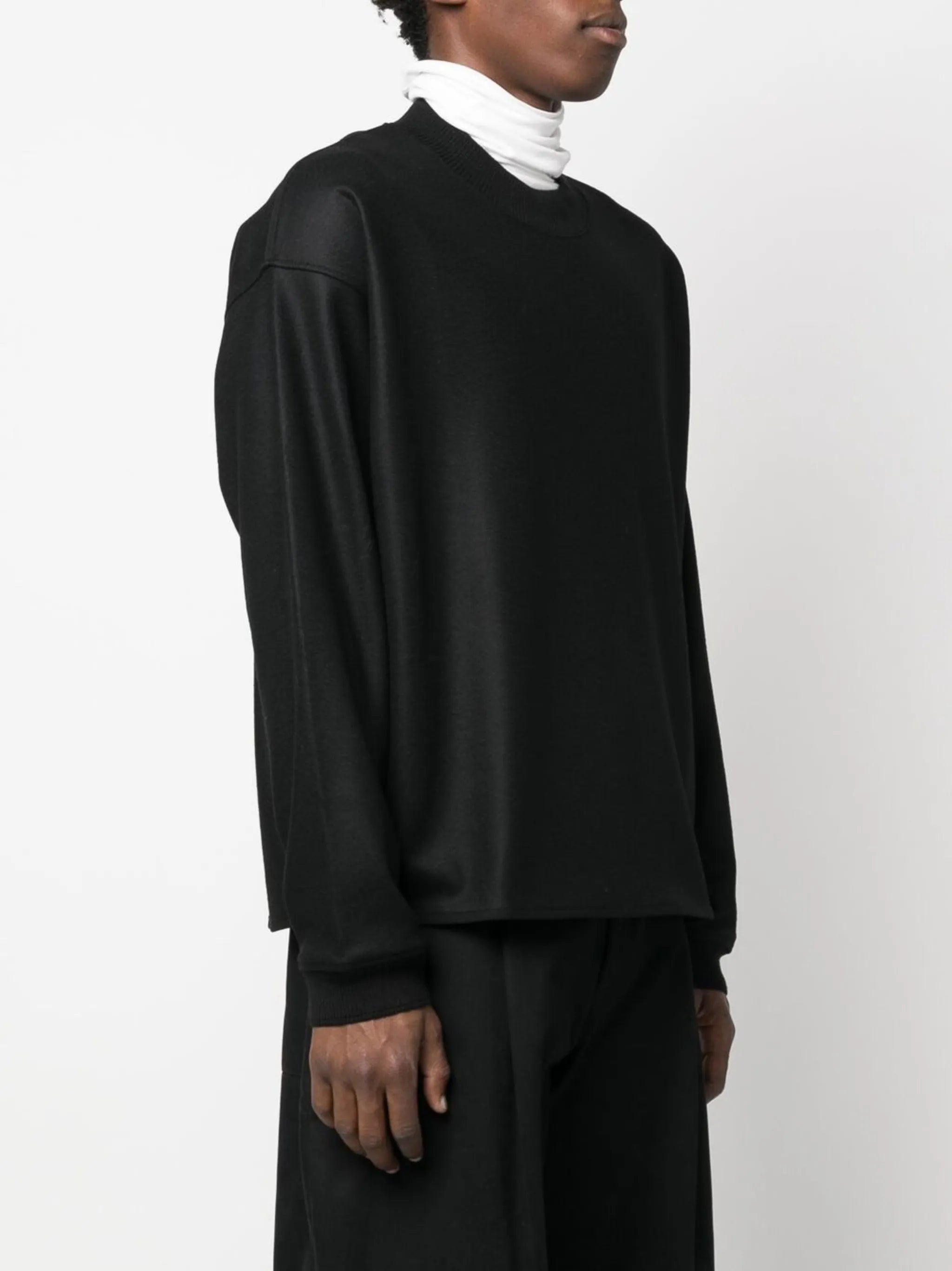 long-sleeve crew-neck sweatshirt