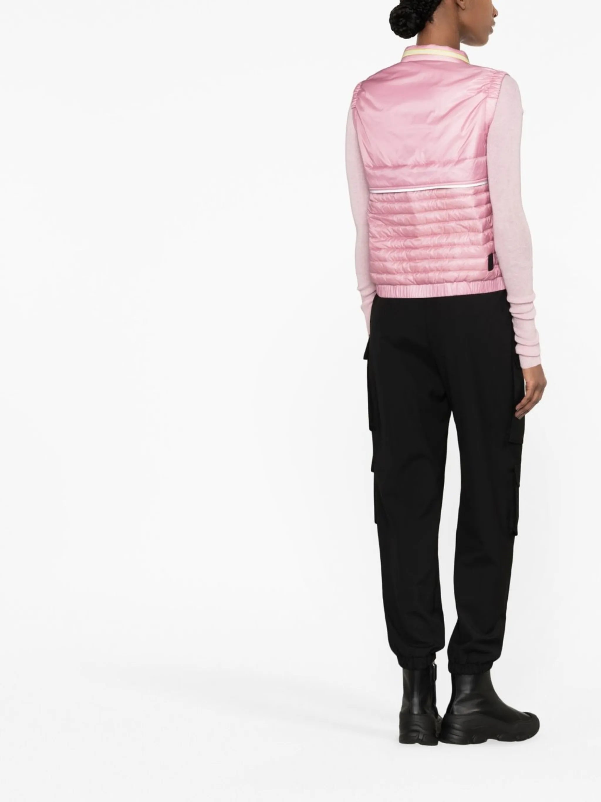 Daynamic quilted-finish gilet