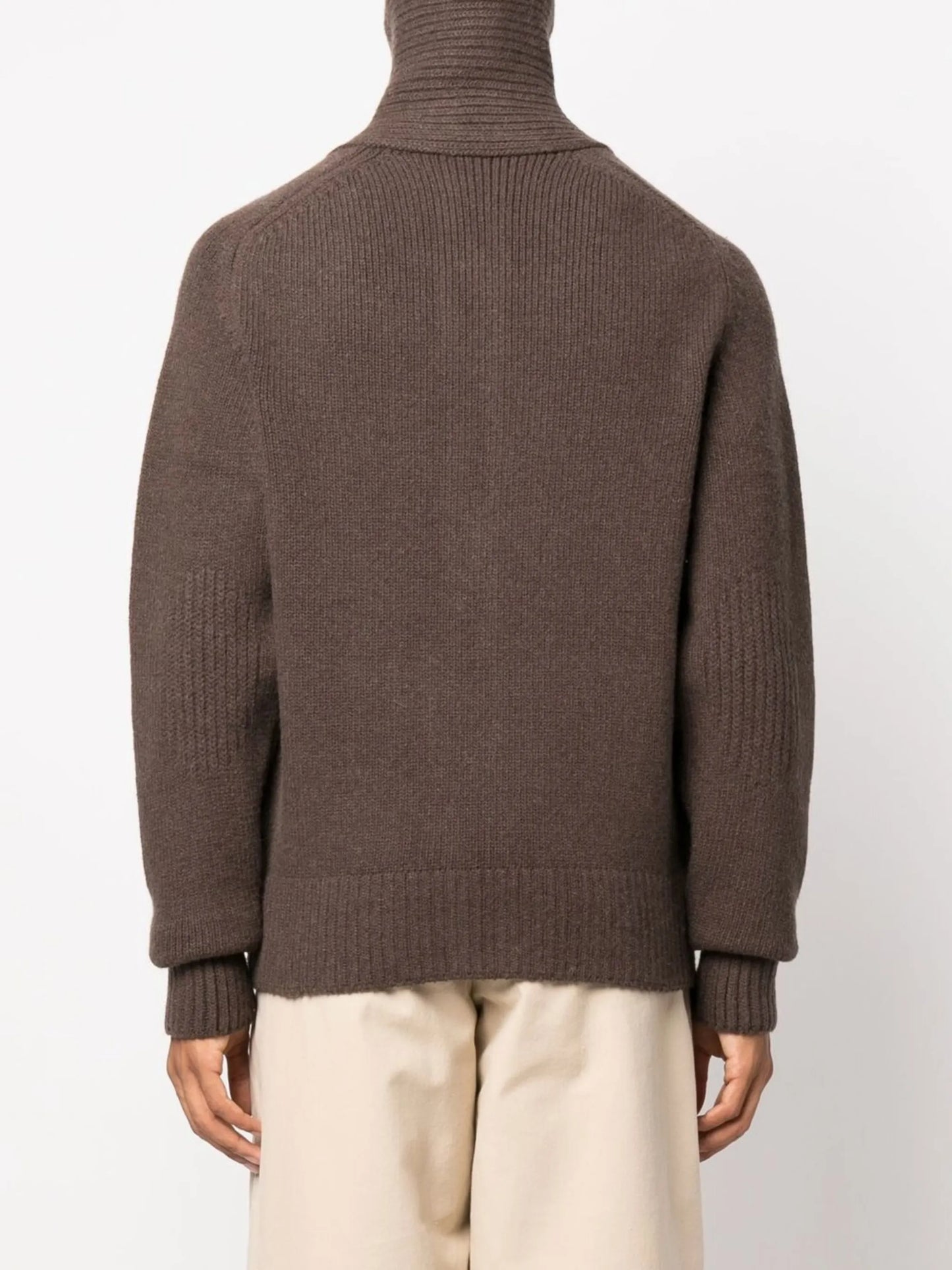 zip-fastening knitted jacket