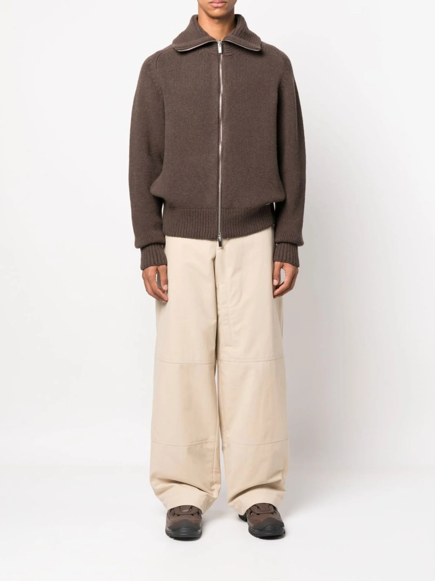 zip-fastening knitted jacket