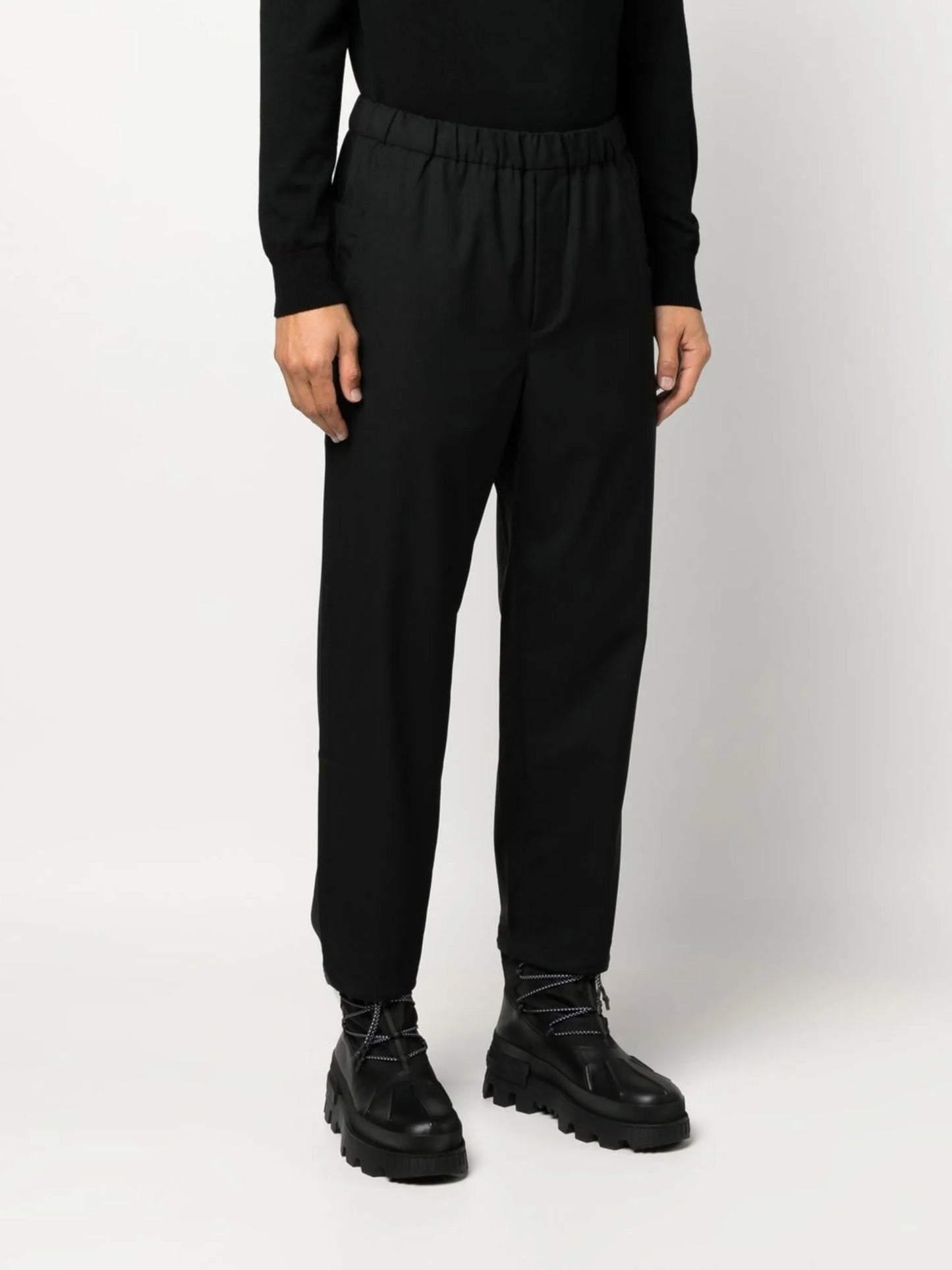 elasticated-waist straight-leg trousers
