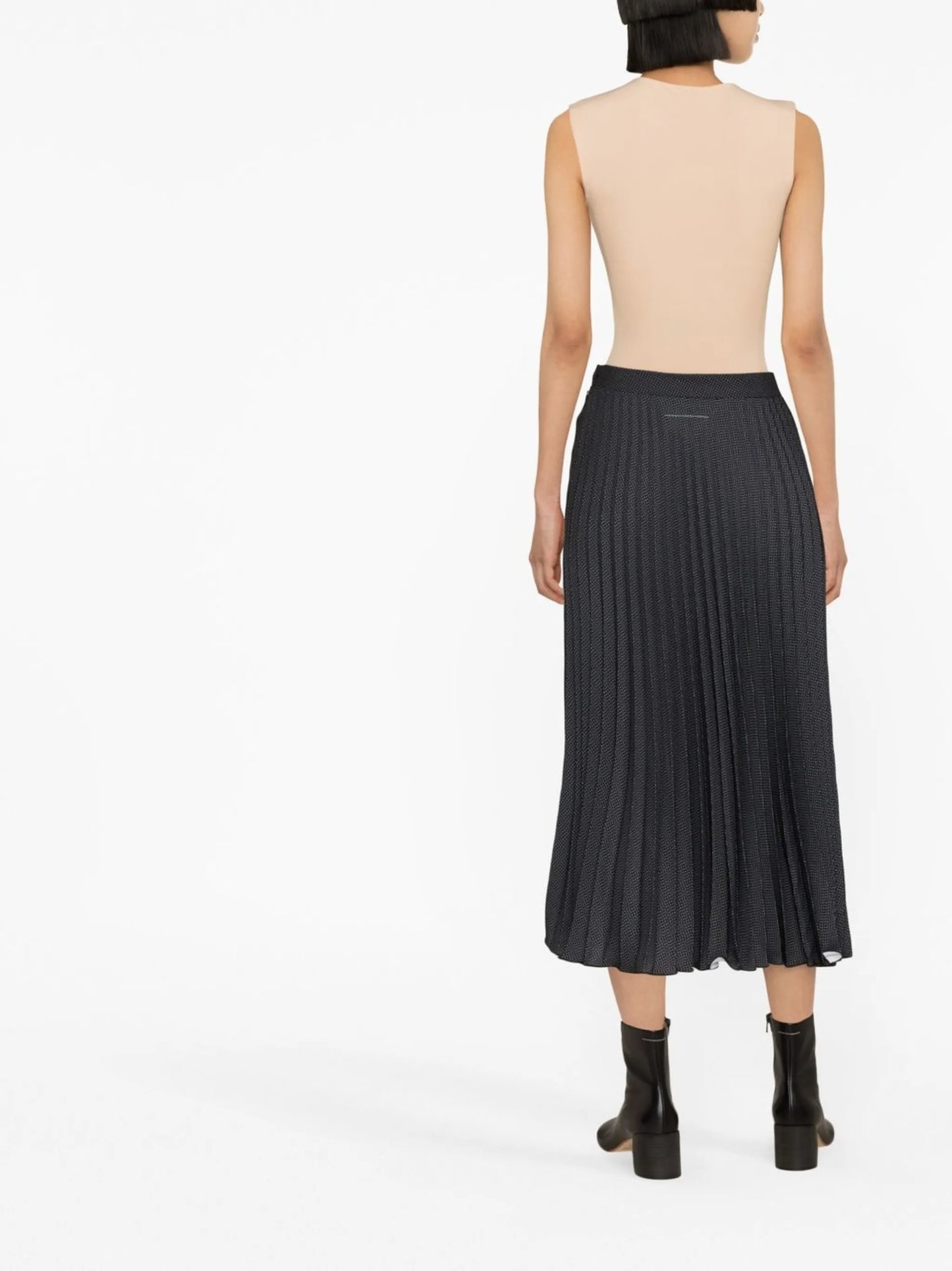 high-waisted pleated skirt