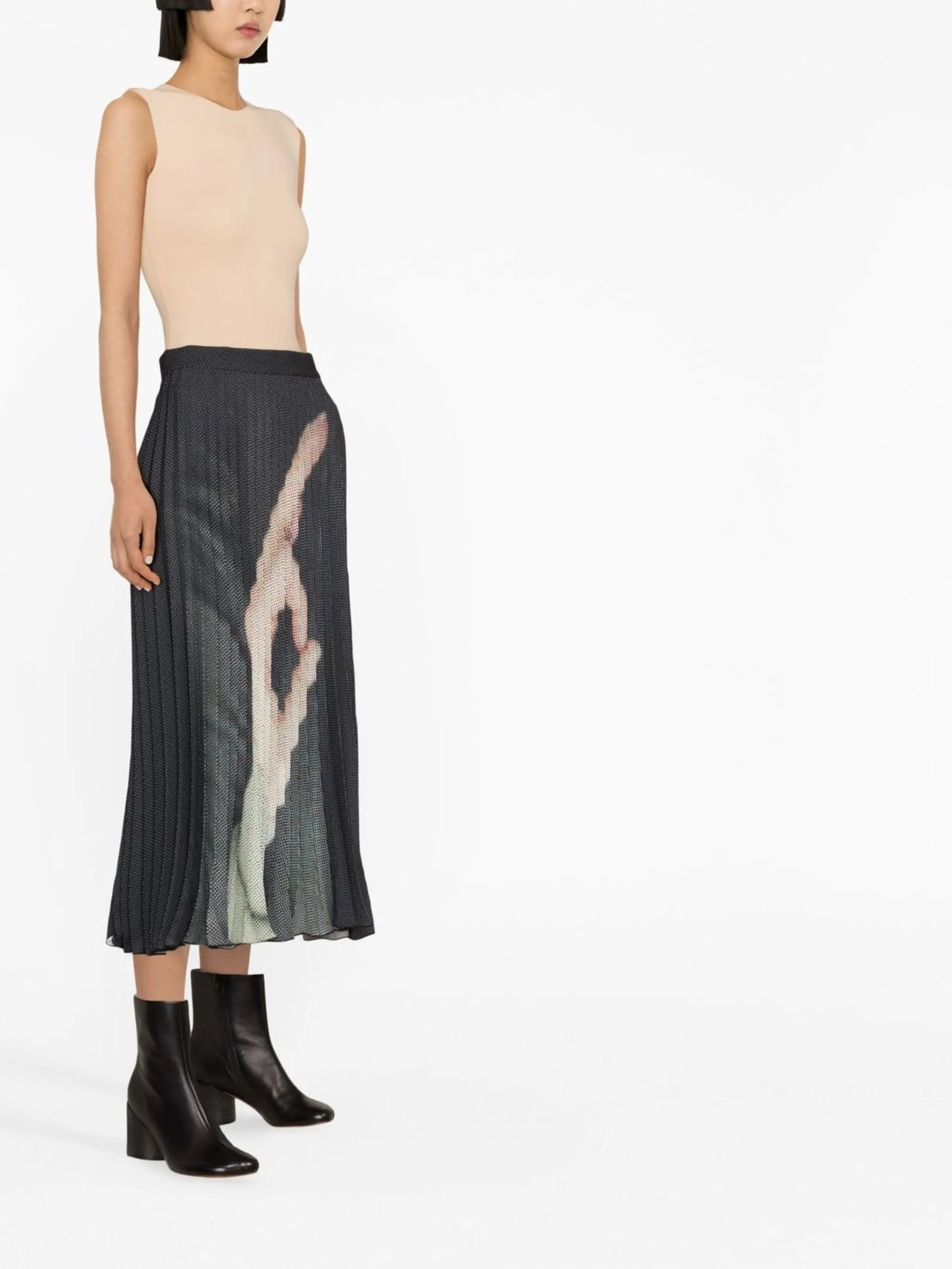 high-waisted pleated skirt