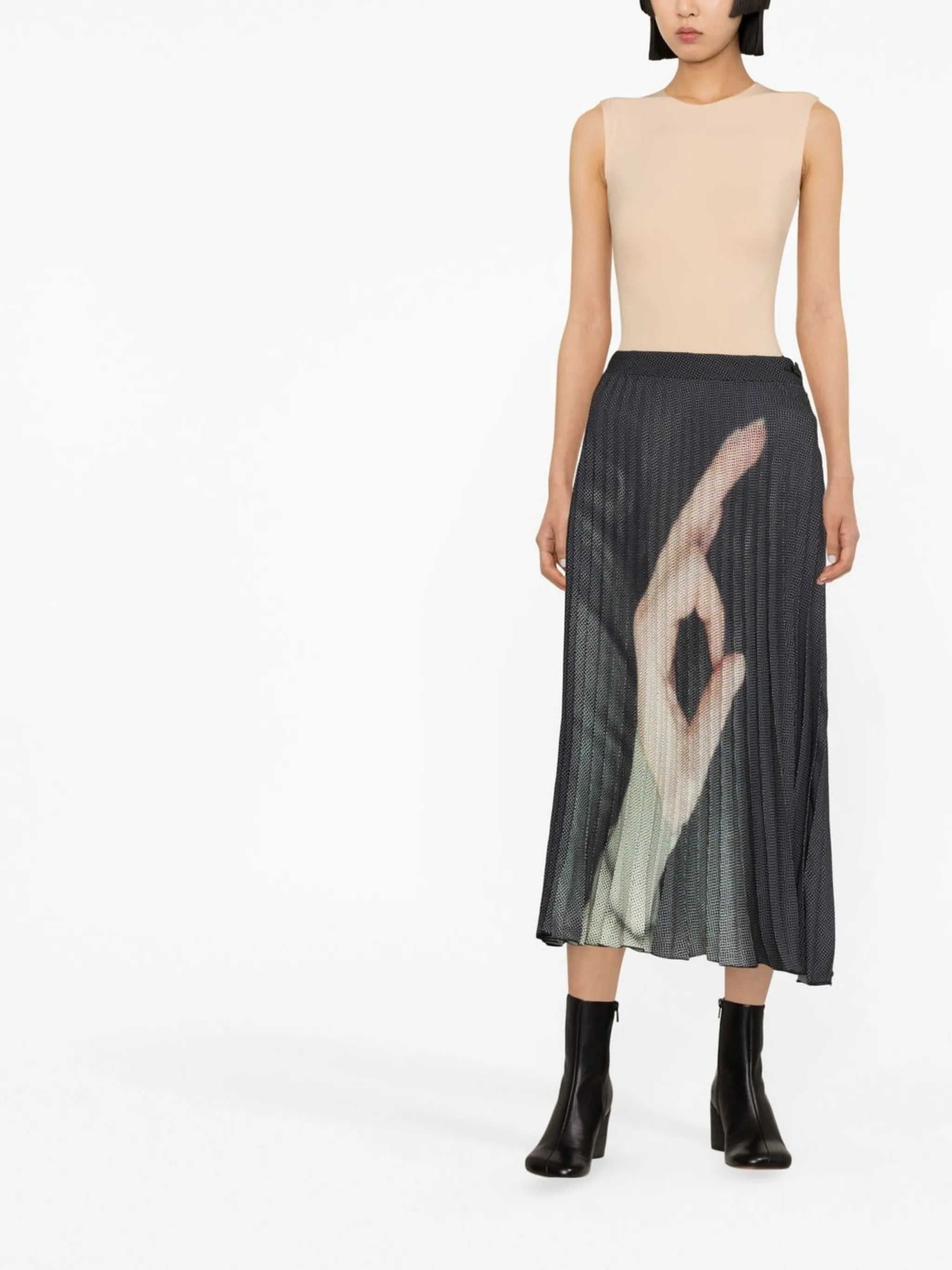 high-waisted pleated skirt