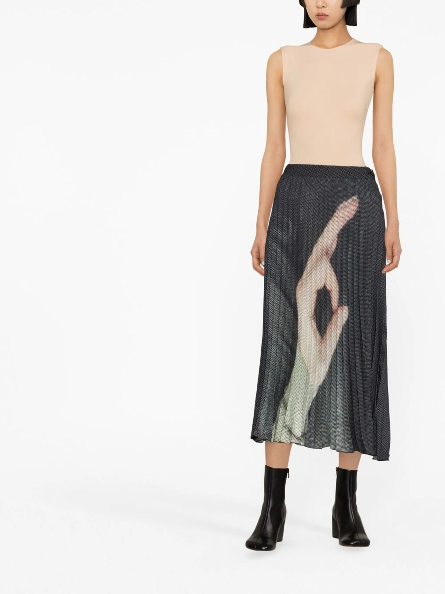 high-waisted pleated skirt