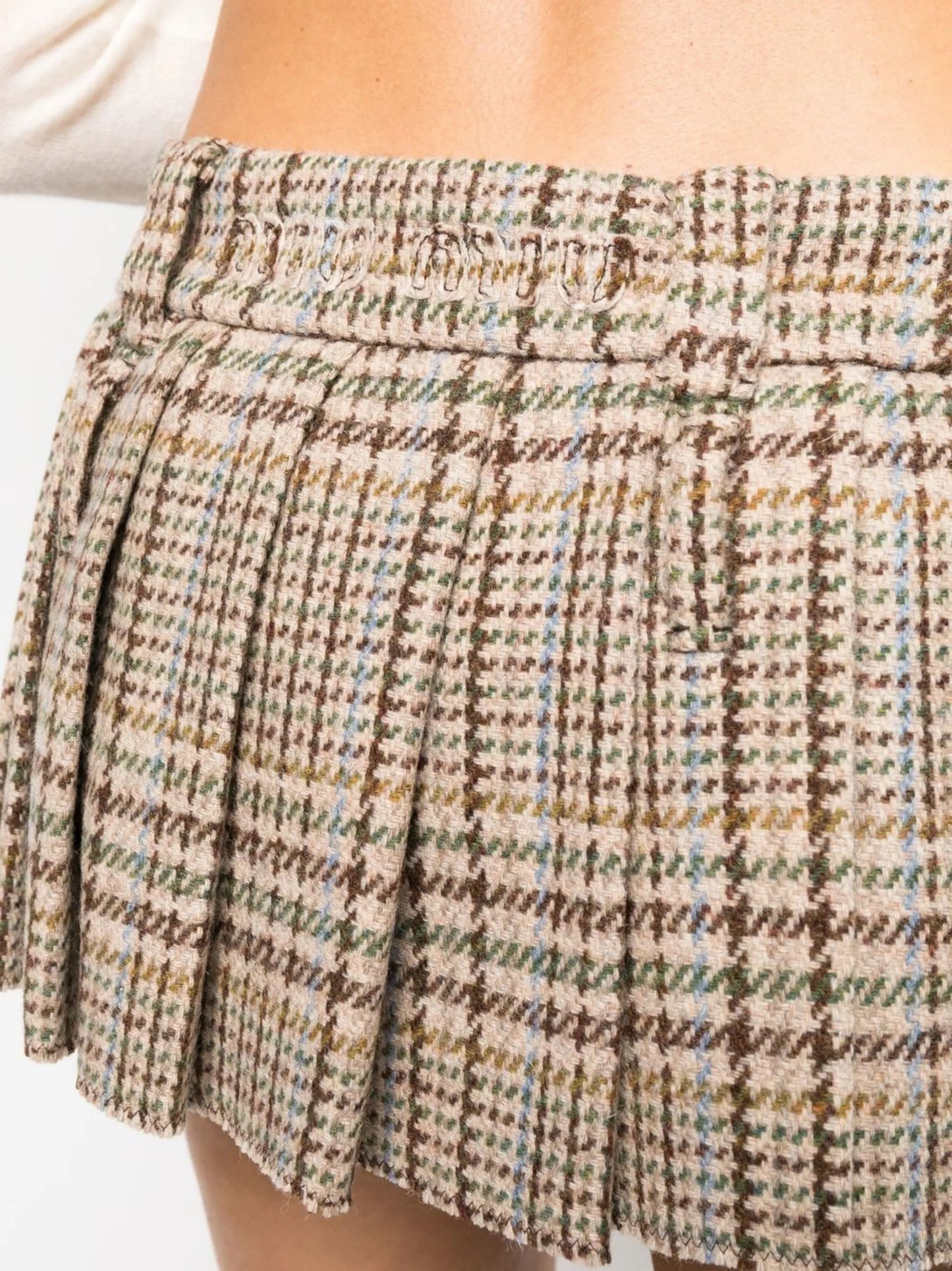 check-pattern pleated skirt