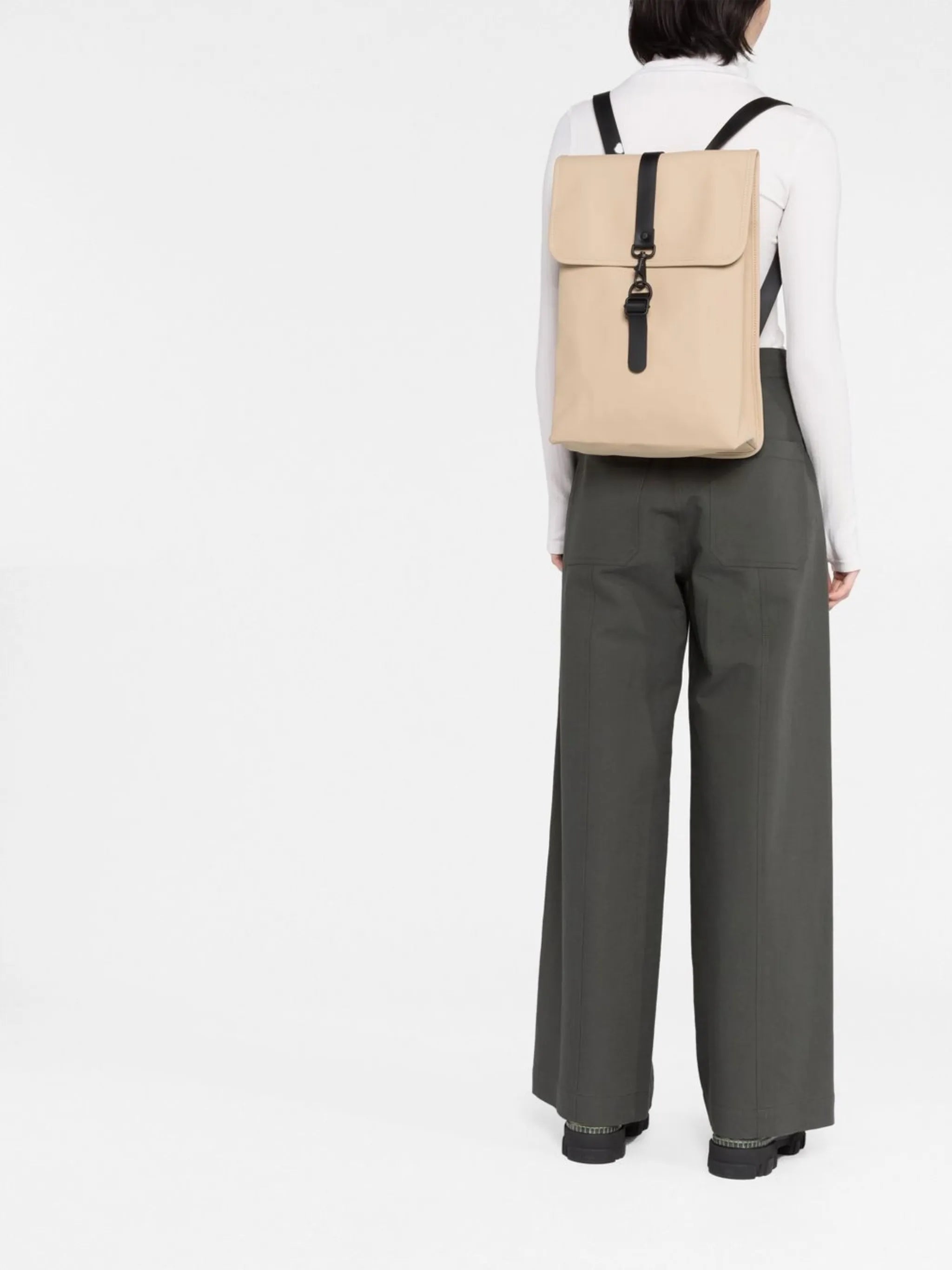 buckle-fastened flat backpack