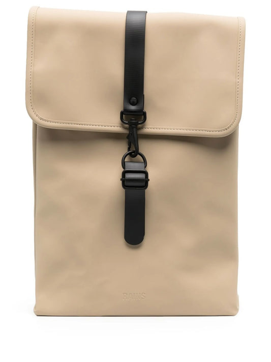buckle-fastened flat backpack