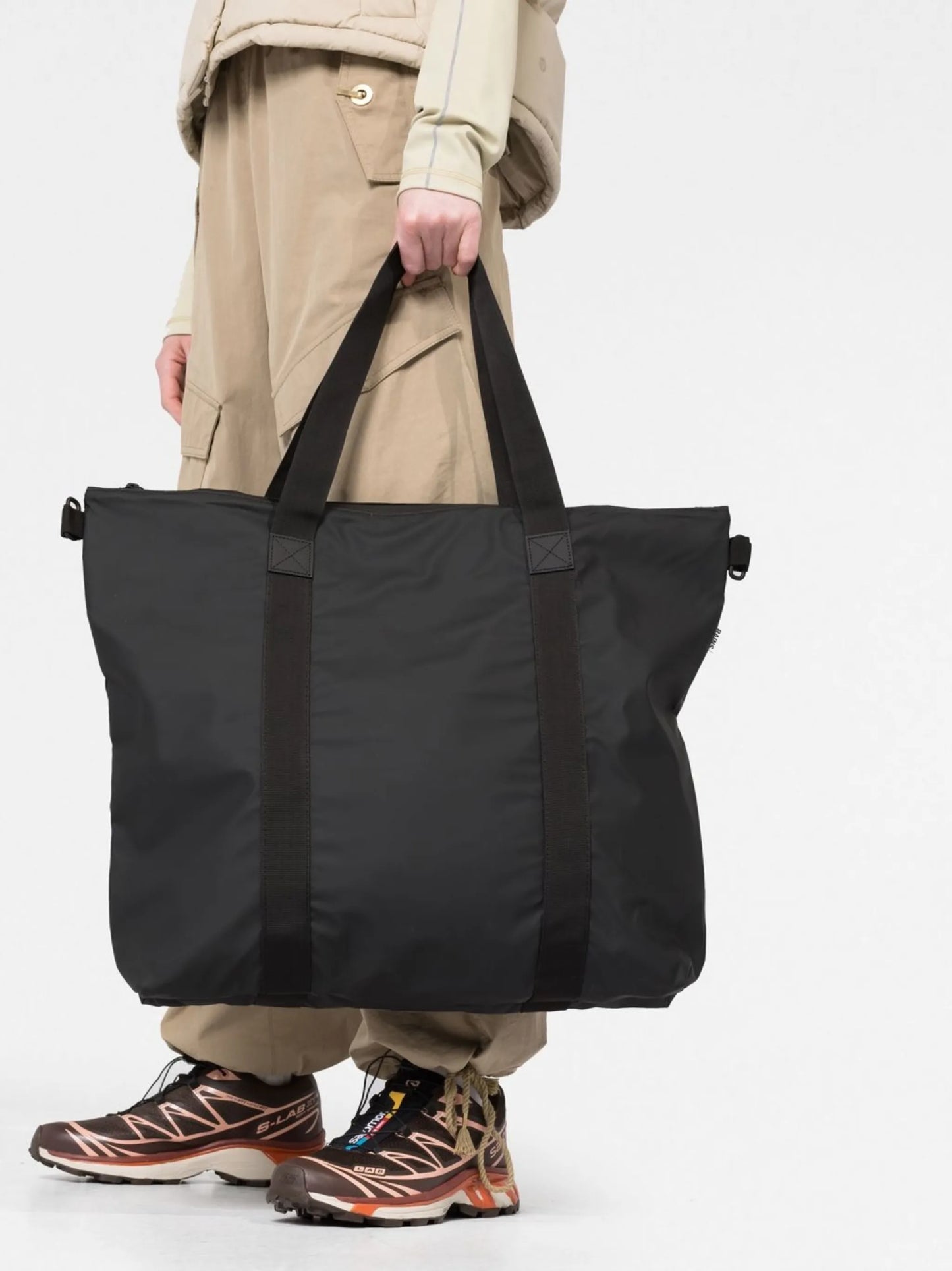 matte-finish zipped tote bag