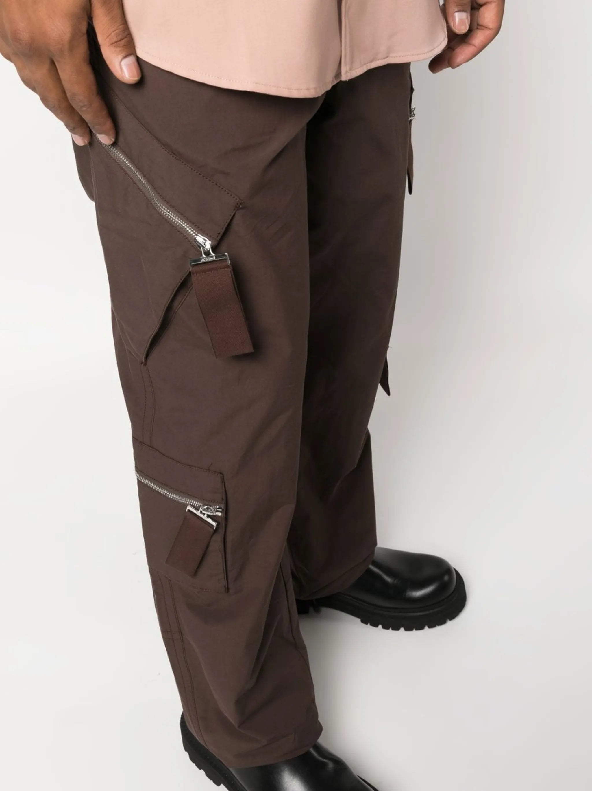 multiple-pocket straight-leg trousers