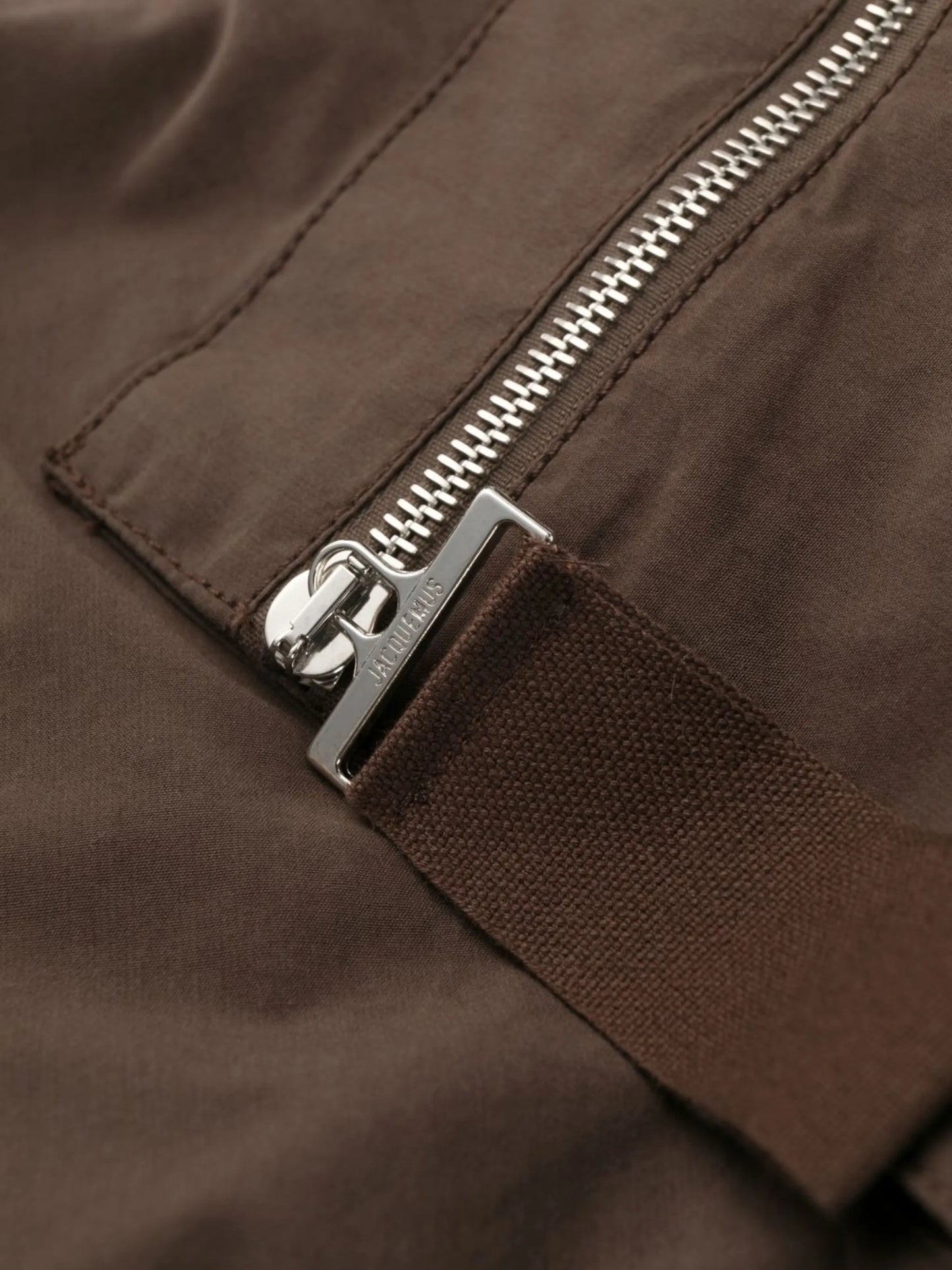 multiple-pocket straight-leg trousers