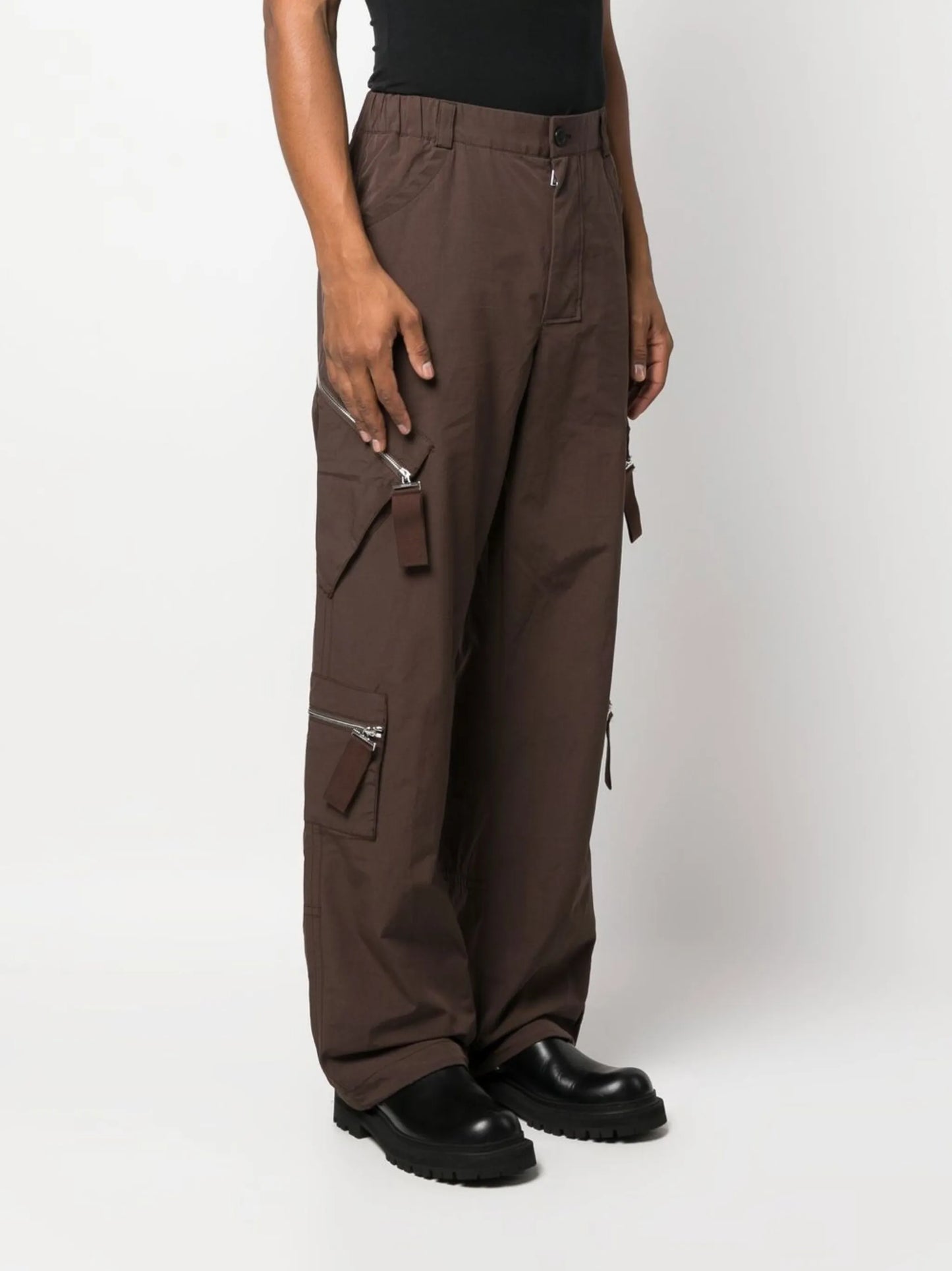 multiple-pocket straight-leg trousers