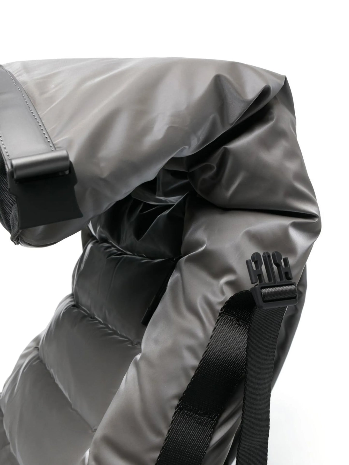 padded buckle-fastening backpack