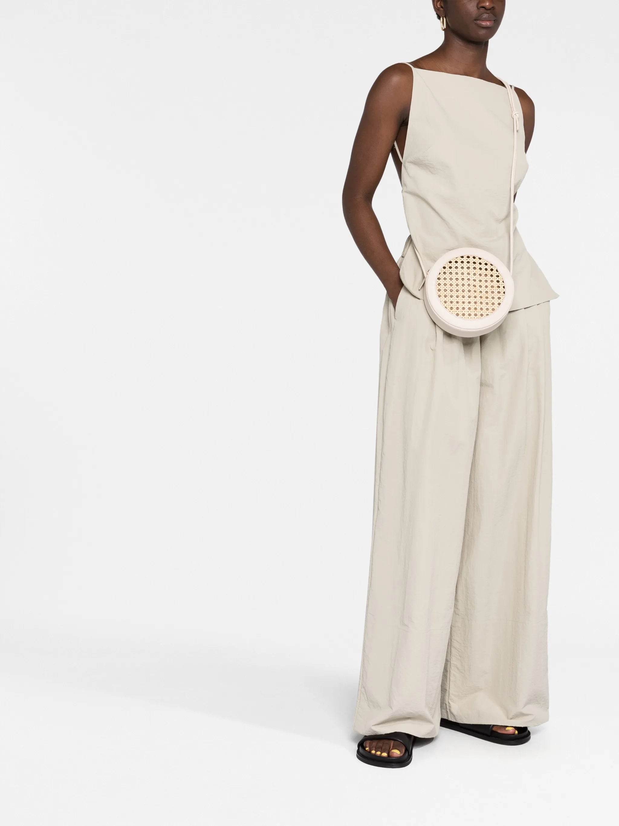 round straw crossbody bag