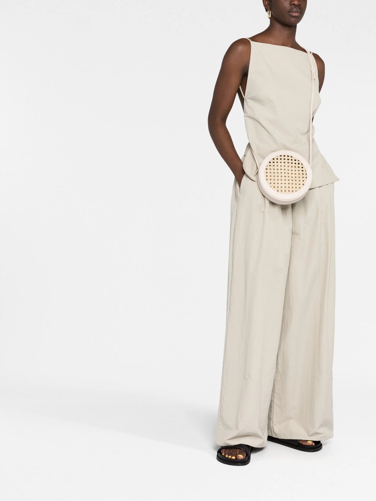round straw crossbody bag