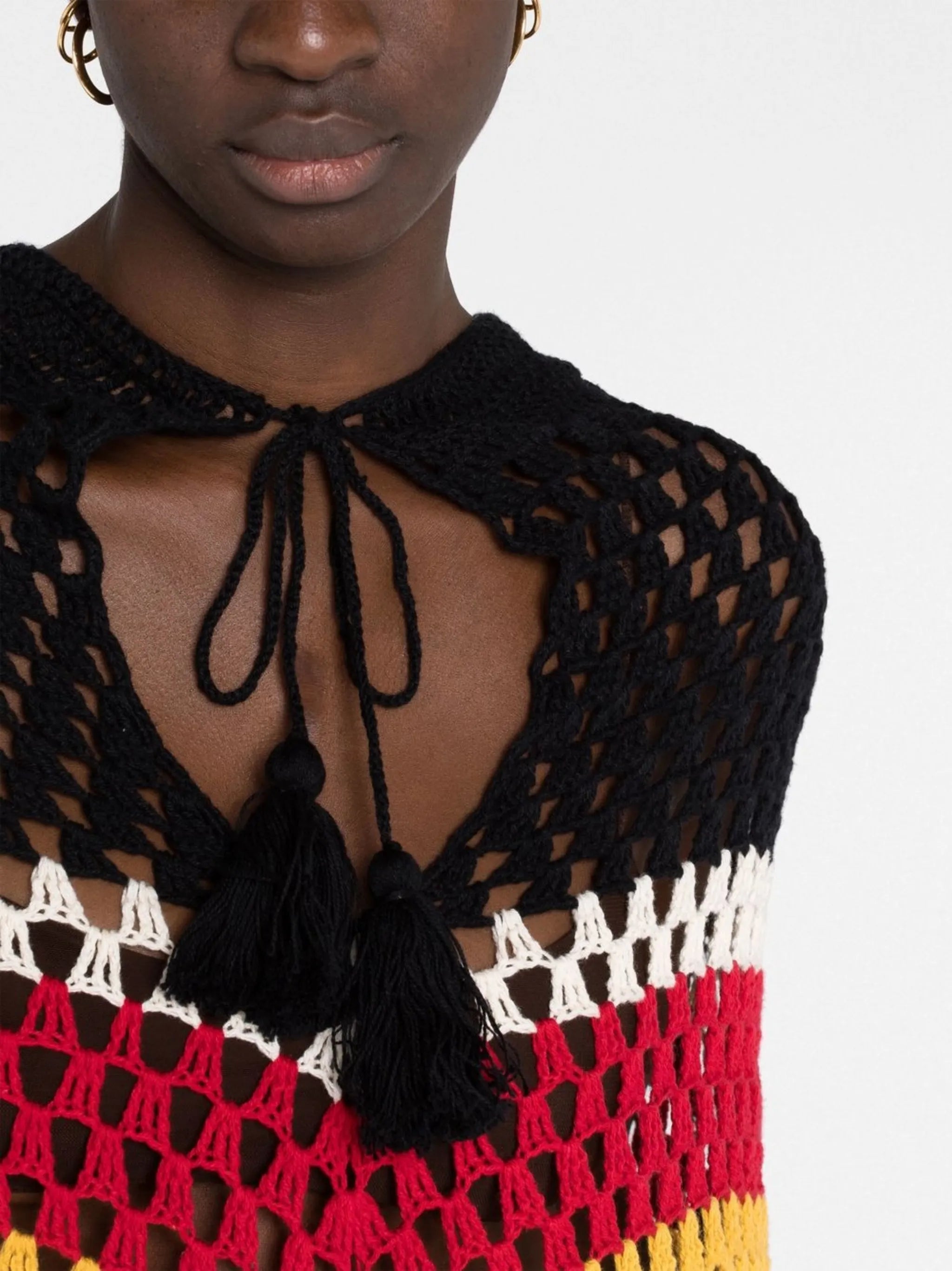 crochet-knit fringed-edge cape