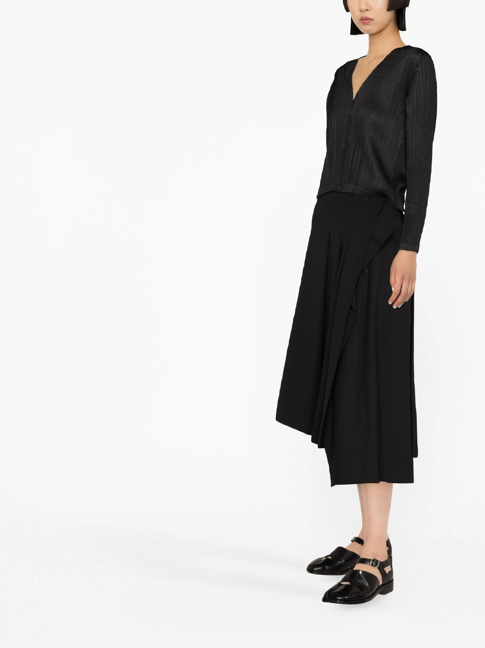 v-neck cropped cardigan