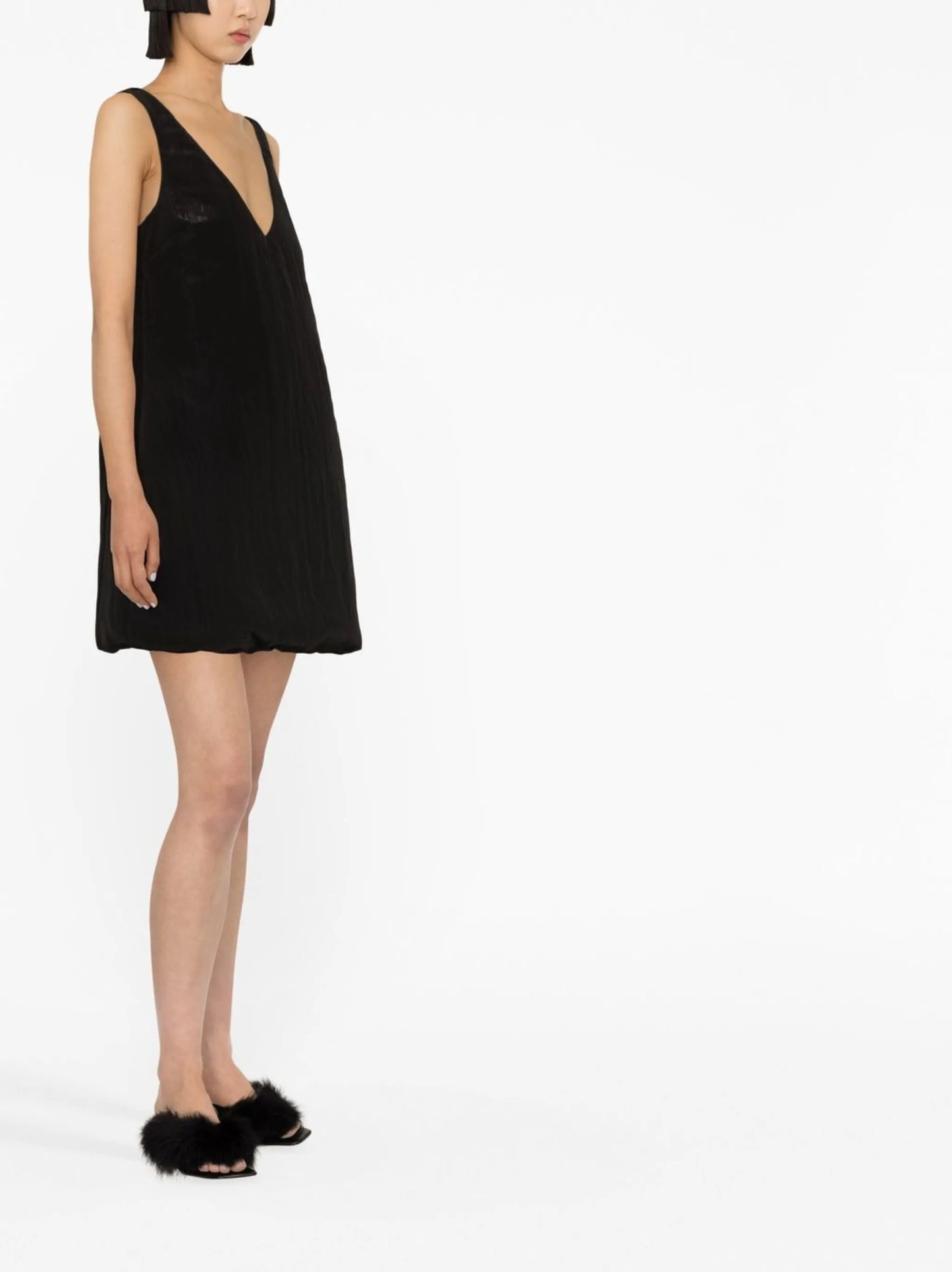 V-neck sleeveless dress