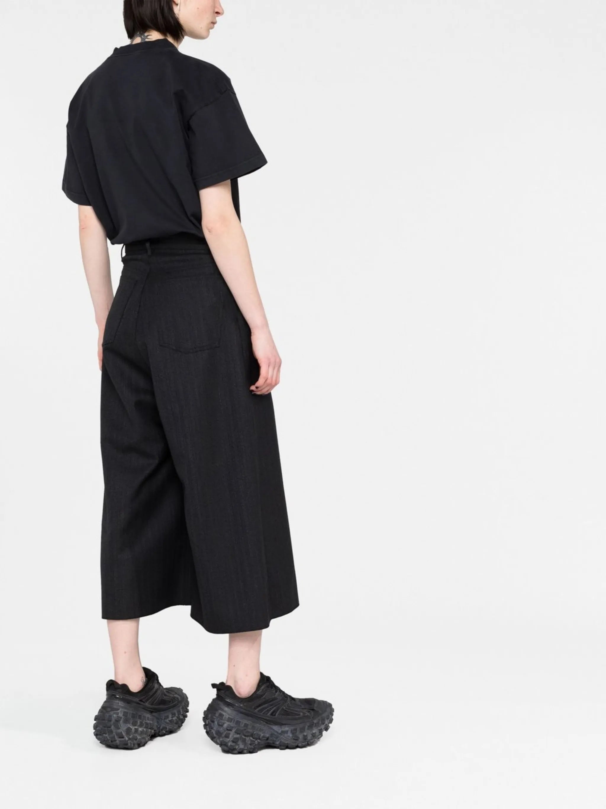 wide-leg cropped trousers