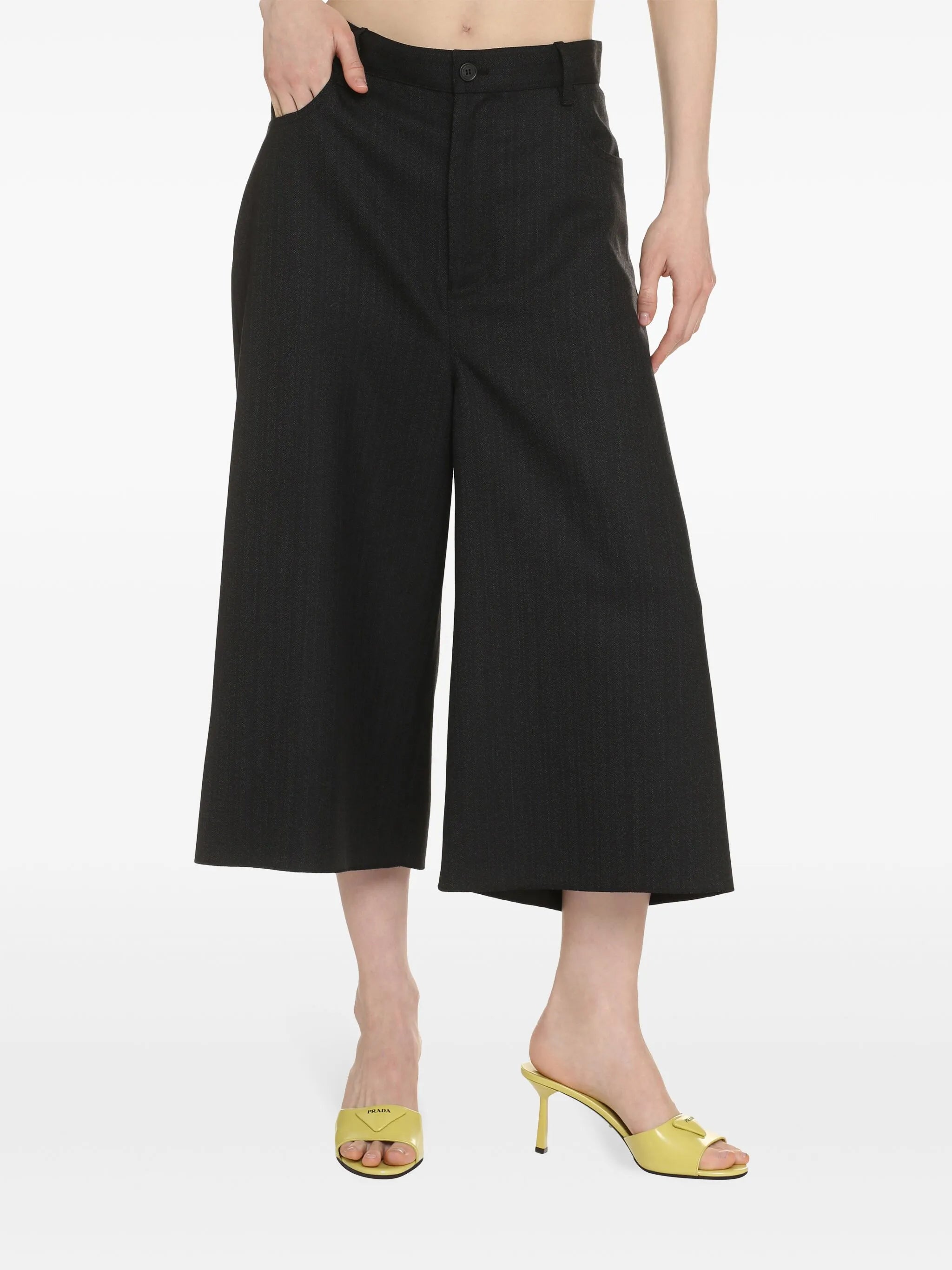 wide-leg cropped trousers