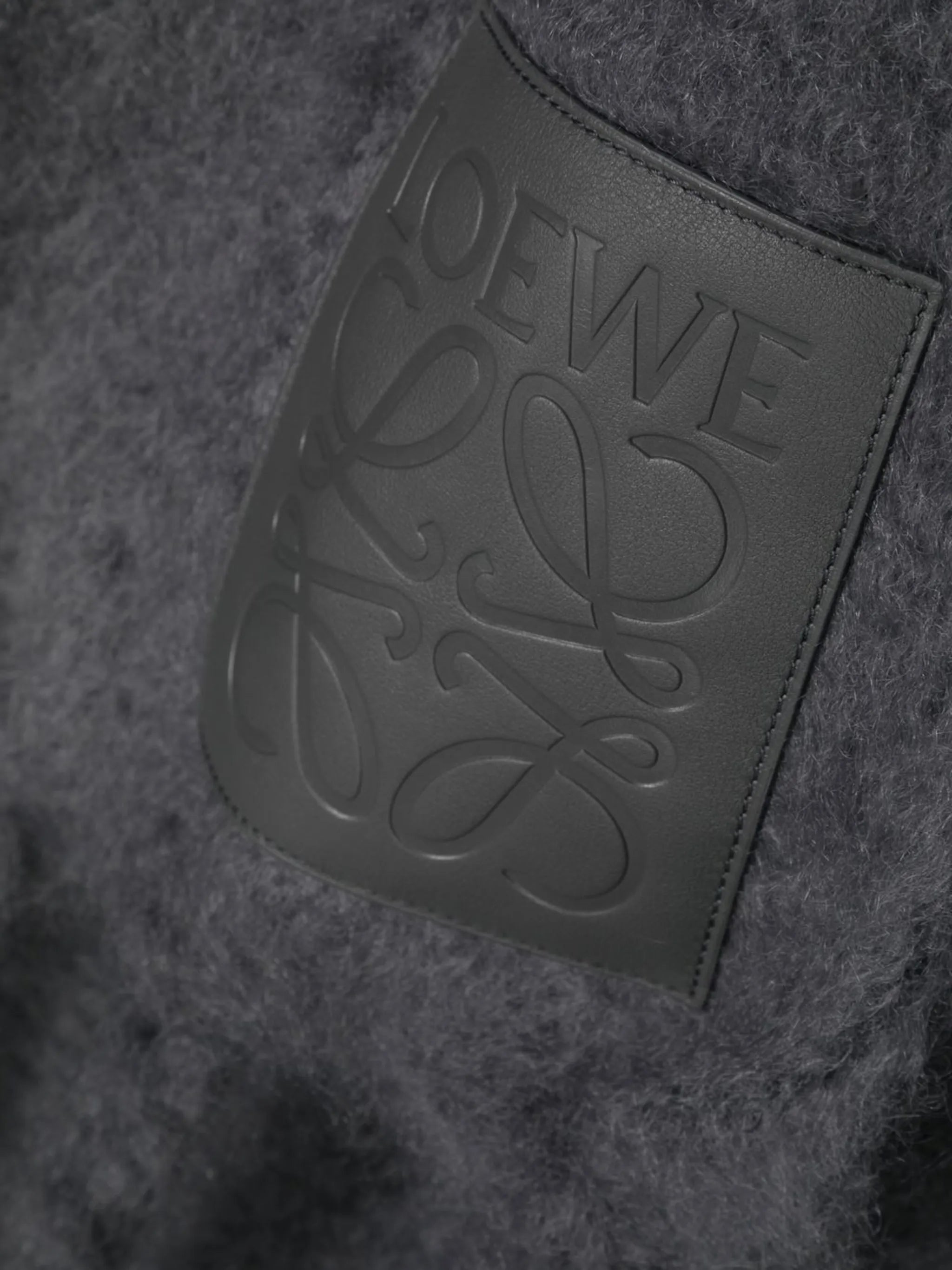 chunky logo-patch scarf
