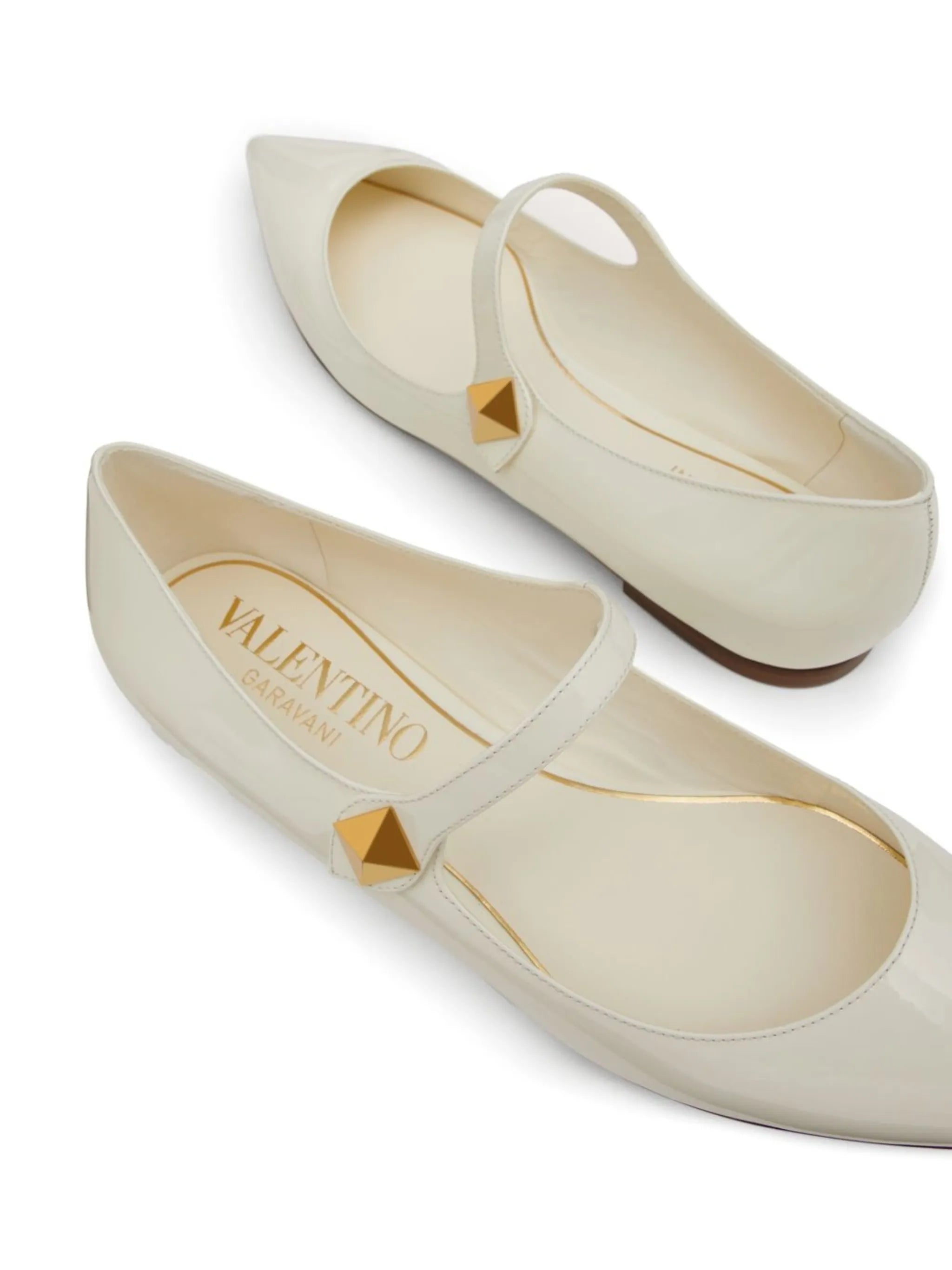 Tiptoe patent leather ballerinas