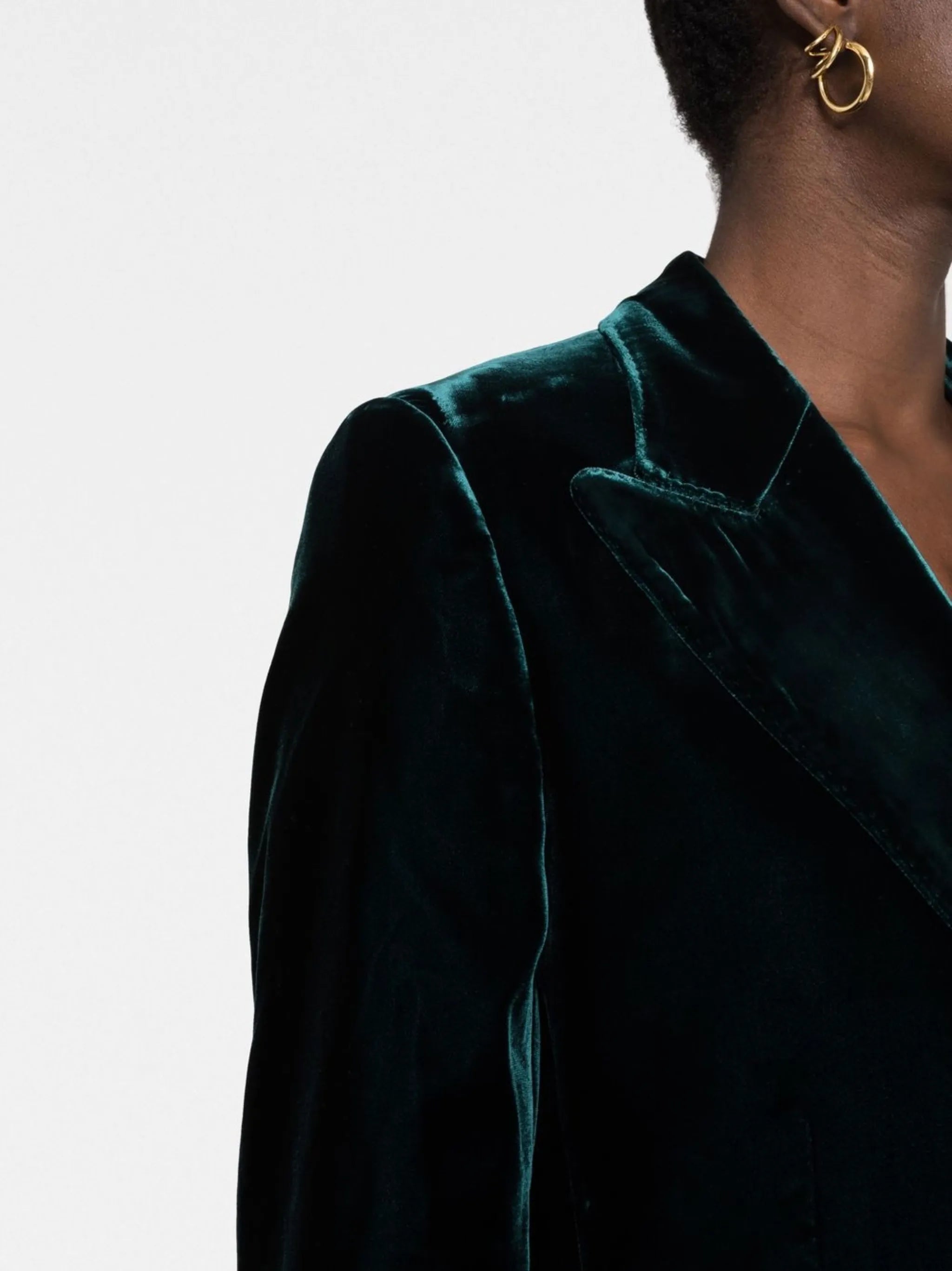 peak-lapel single-breasted blazer