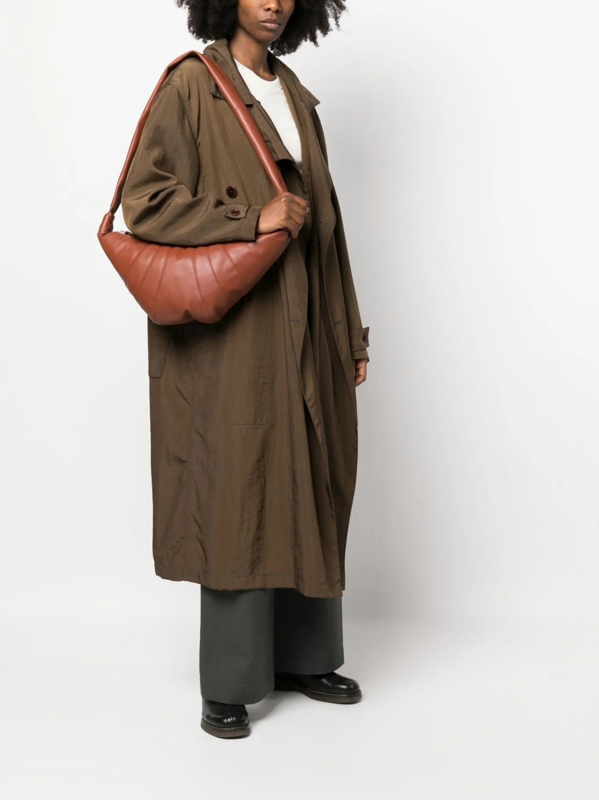 Croissant leather shoulder bag