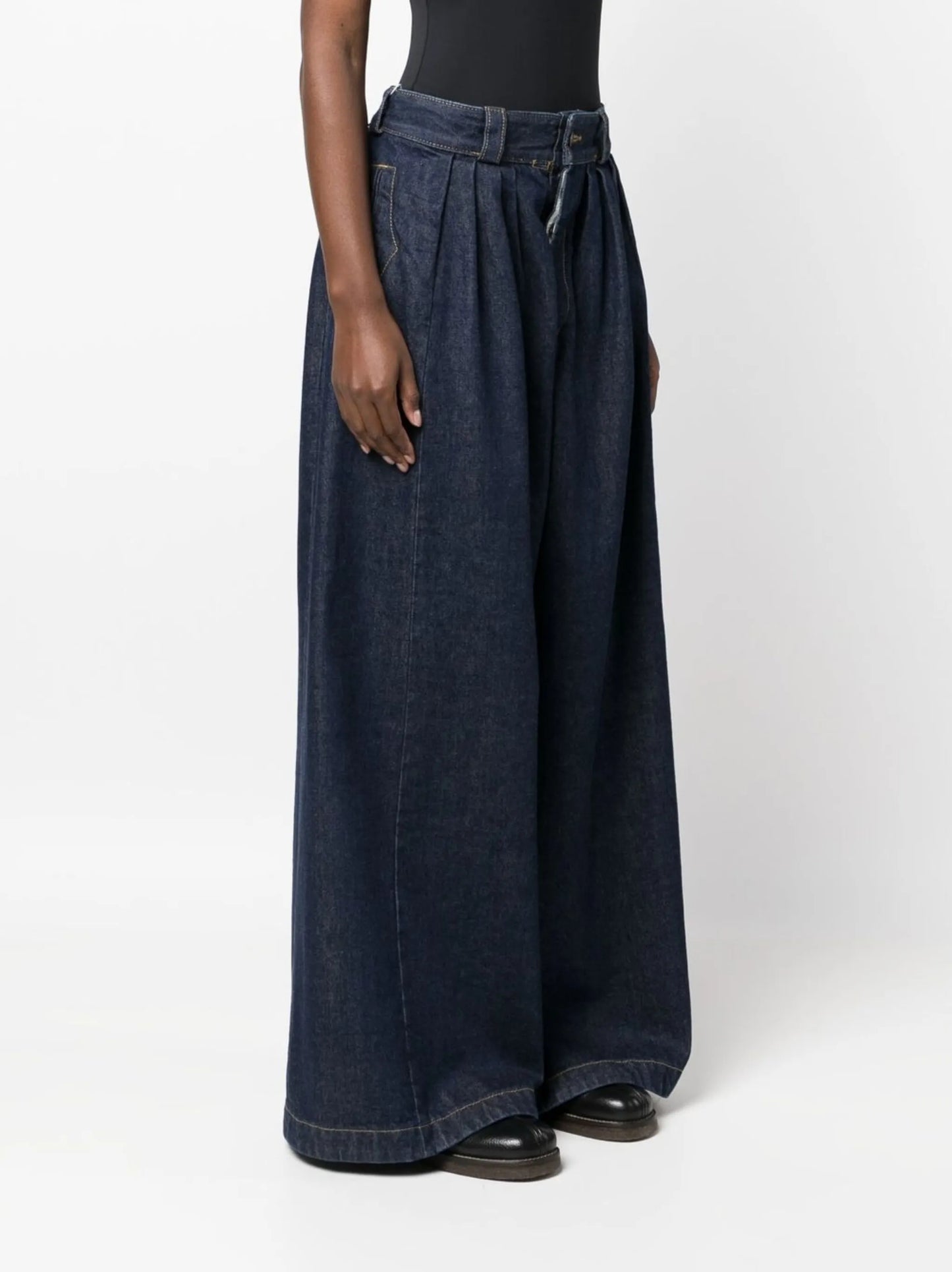 pleated wide-leg trousers