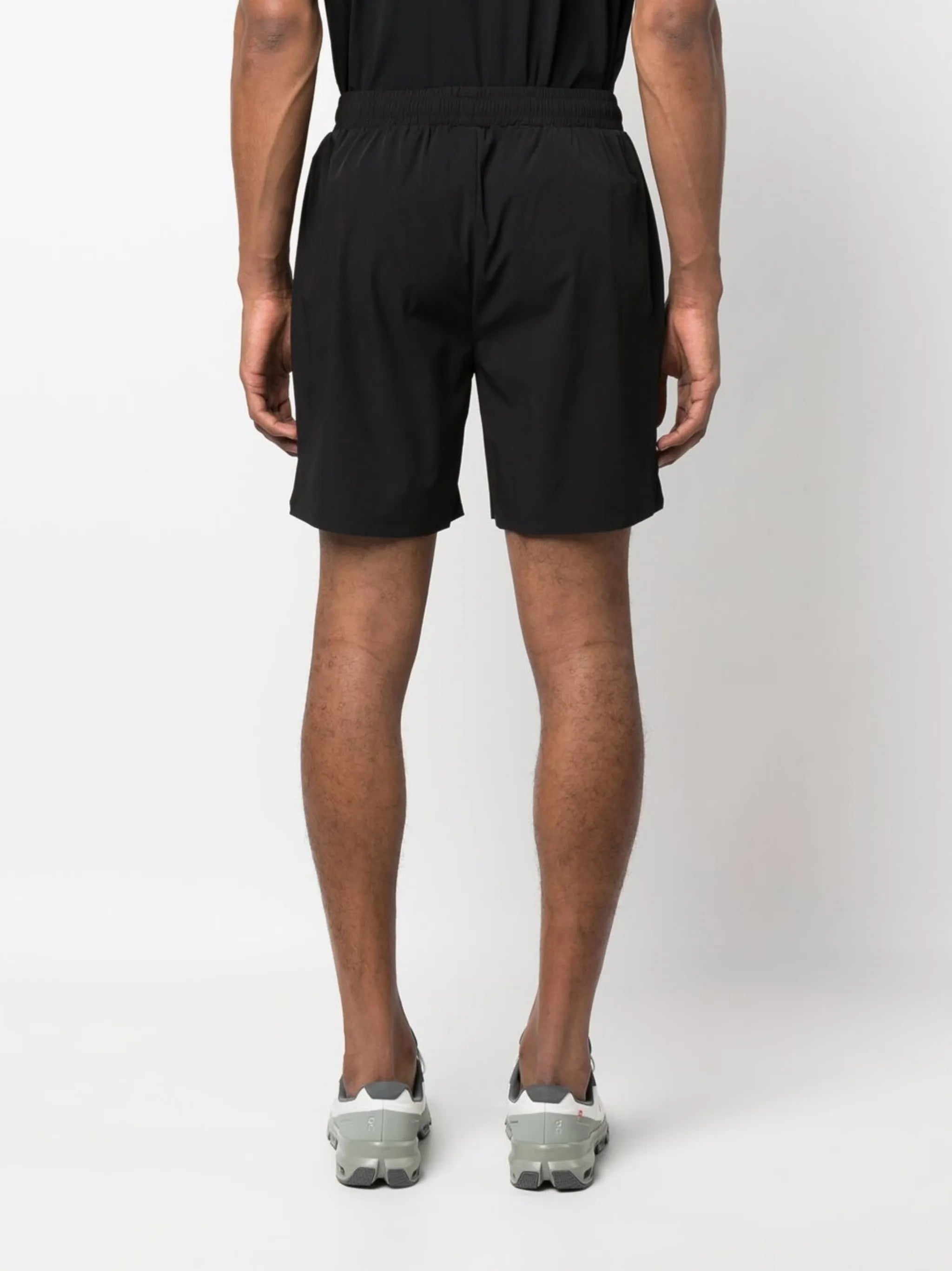 Training zip-pocket sports shorts