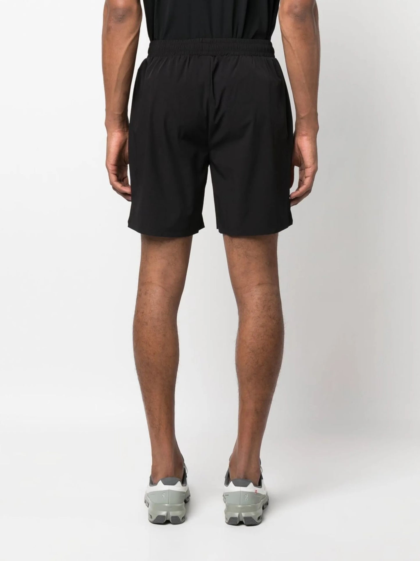 Training zip-pocket sports shorts