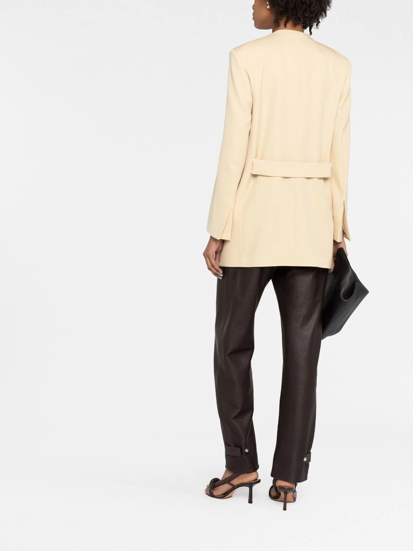 single-breasted button-fastening jacket