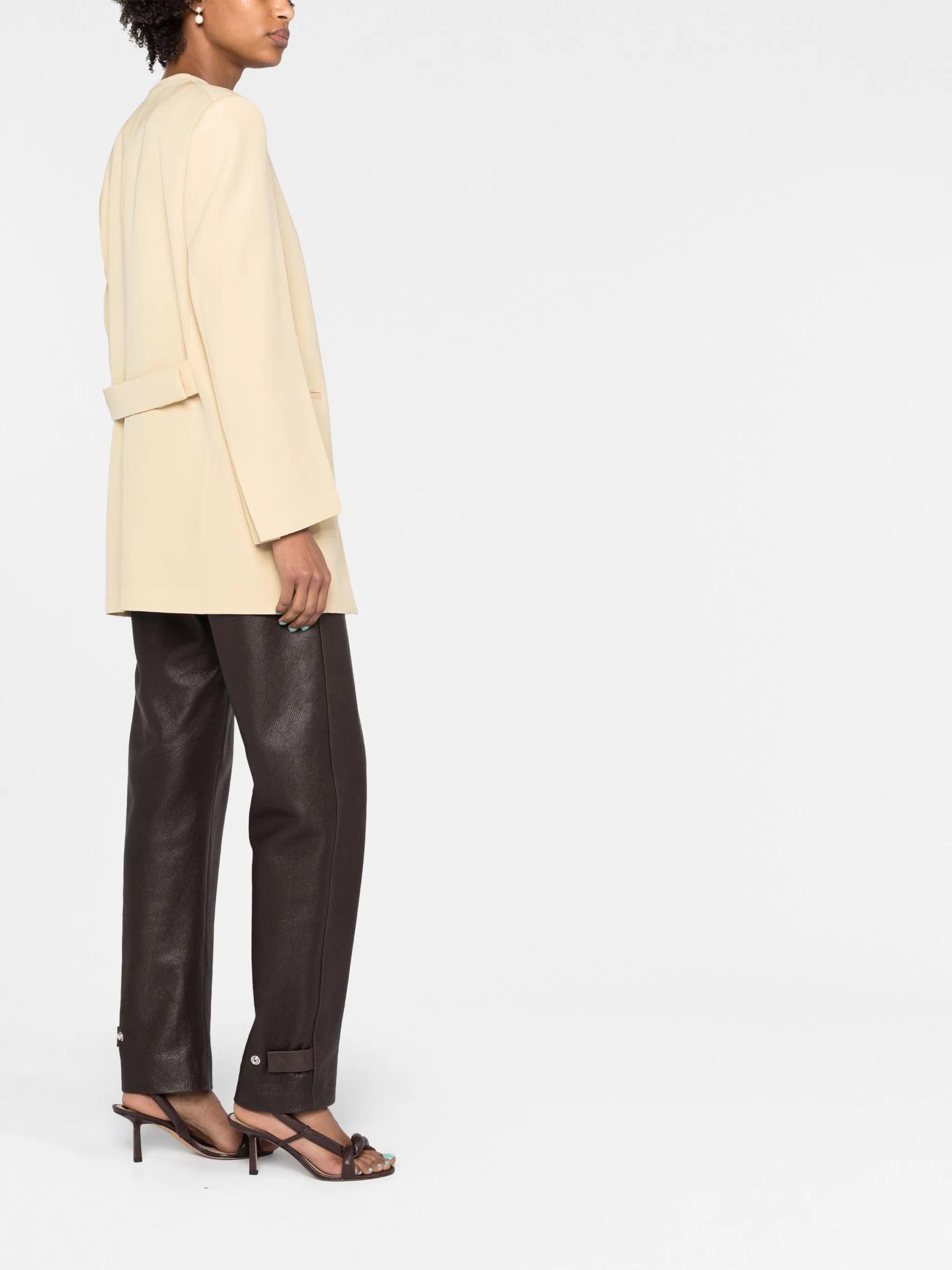 single-breasted button-fastening jacket