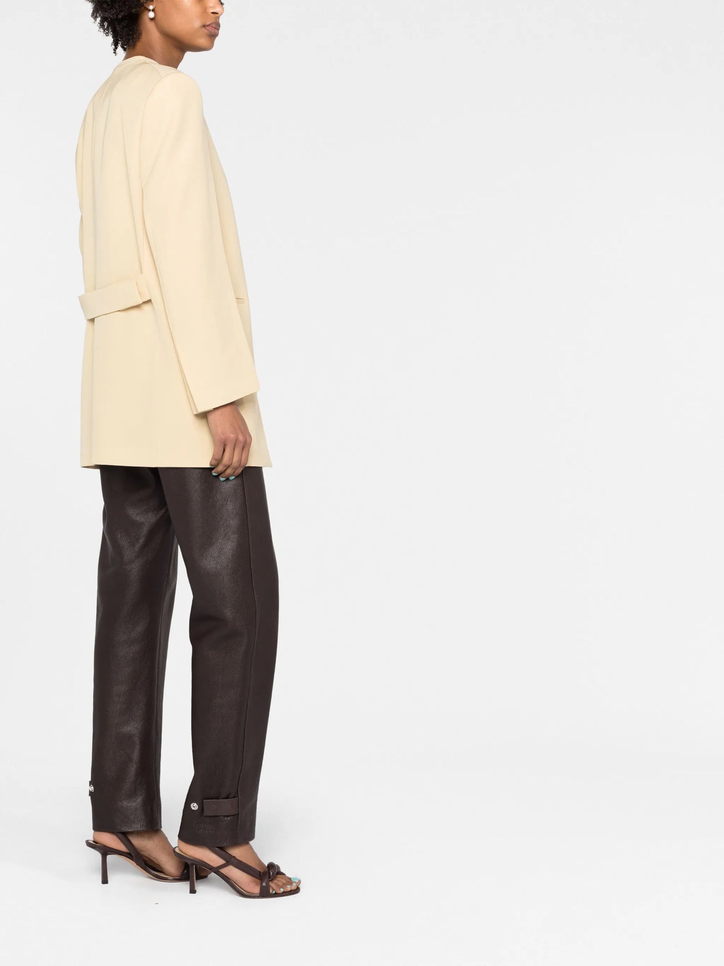 single-breasted button-fastening jacket