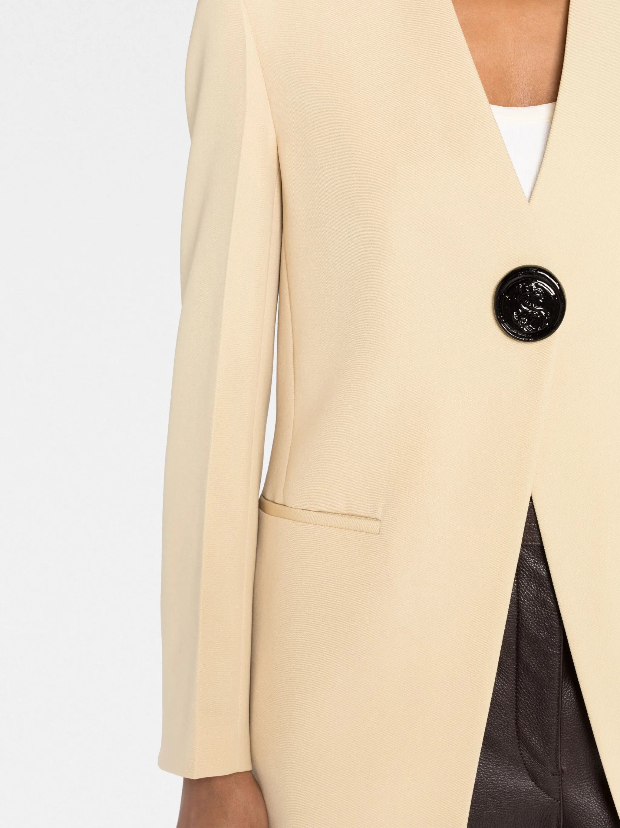 single-breasted button-fastening jacket