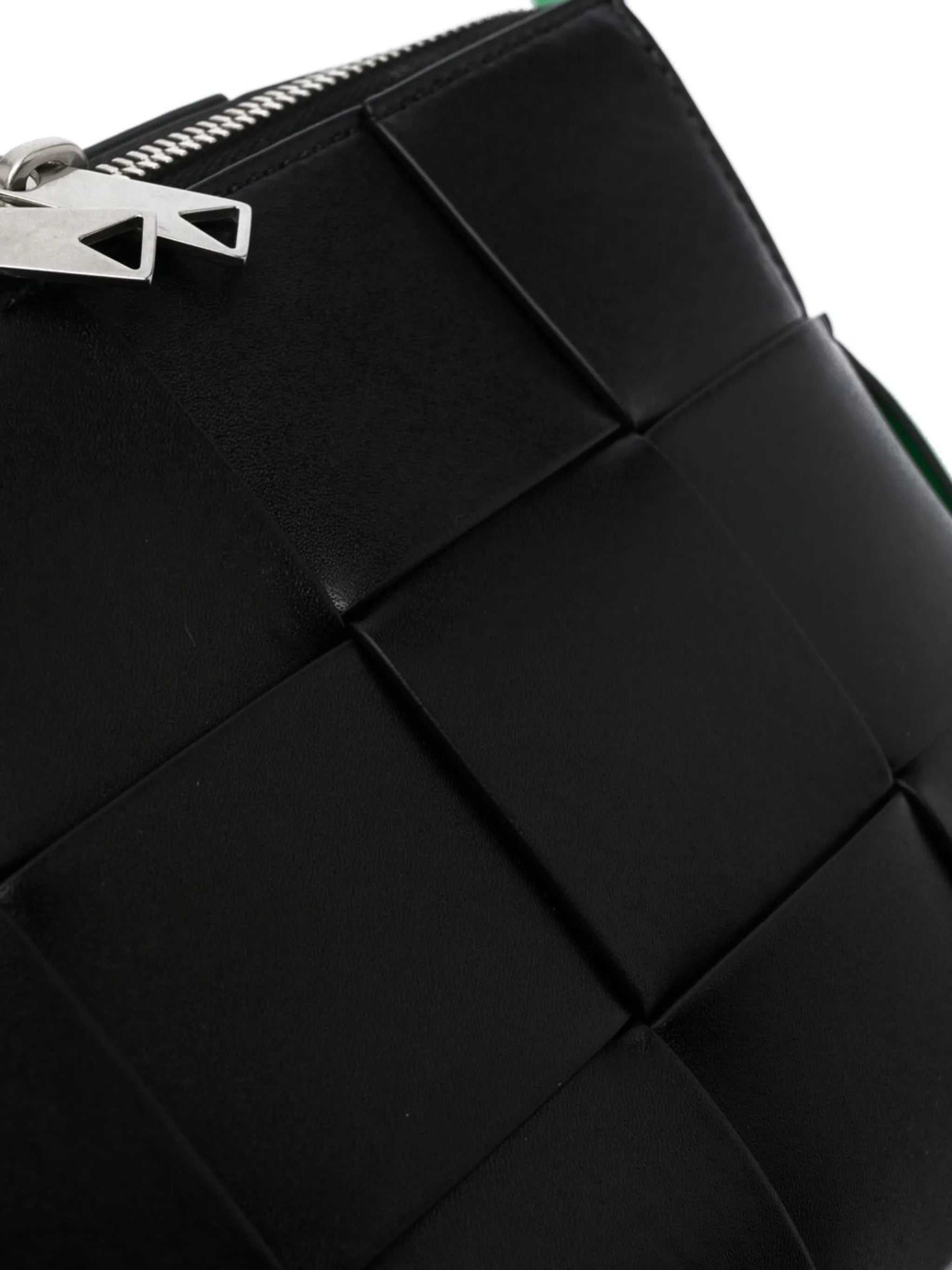 Urban leather shoulder bag
