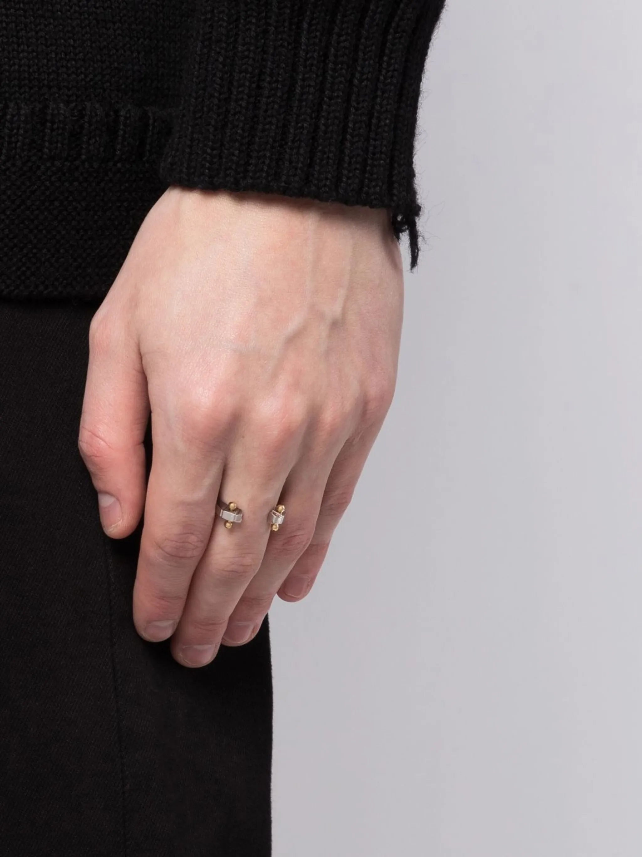 18kt White Gold Hug ring