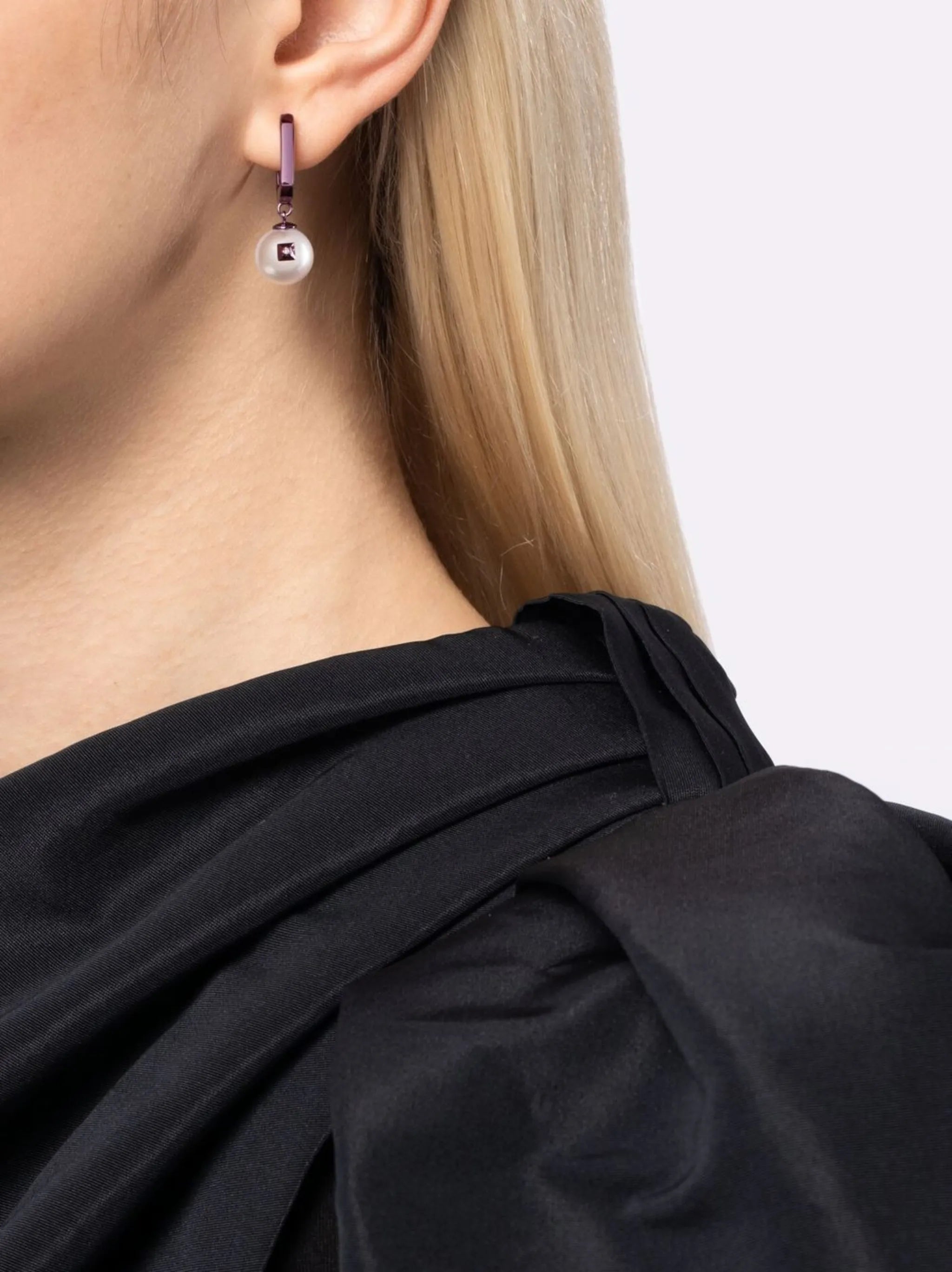 18kt white gold Square pearl drop earring