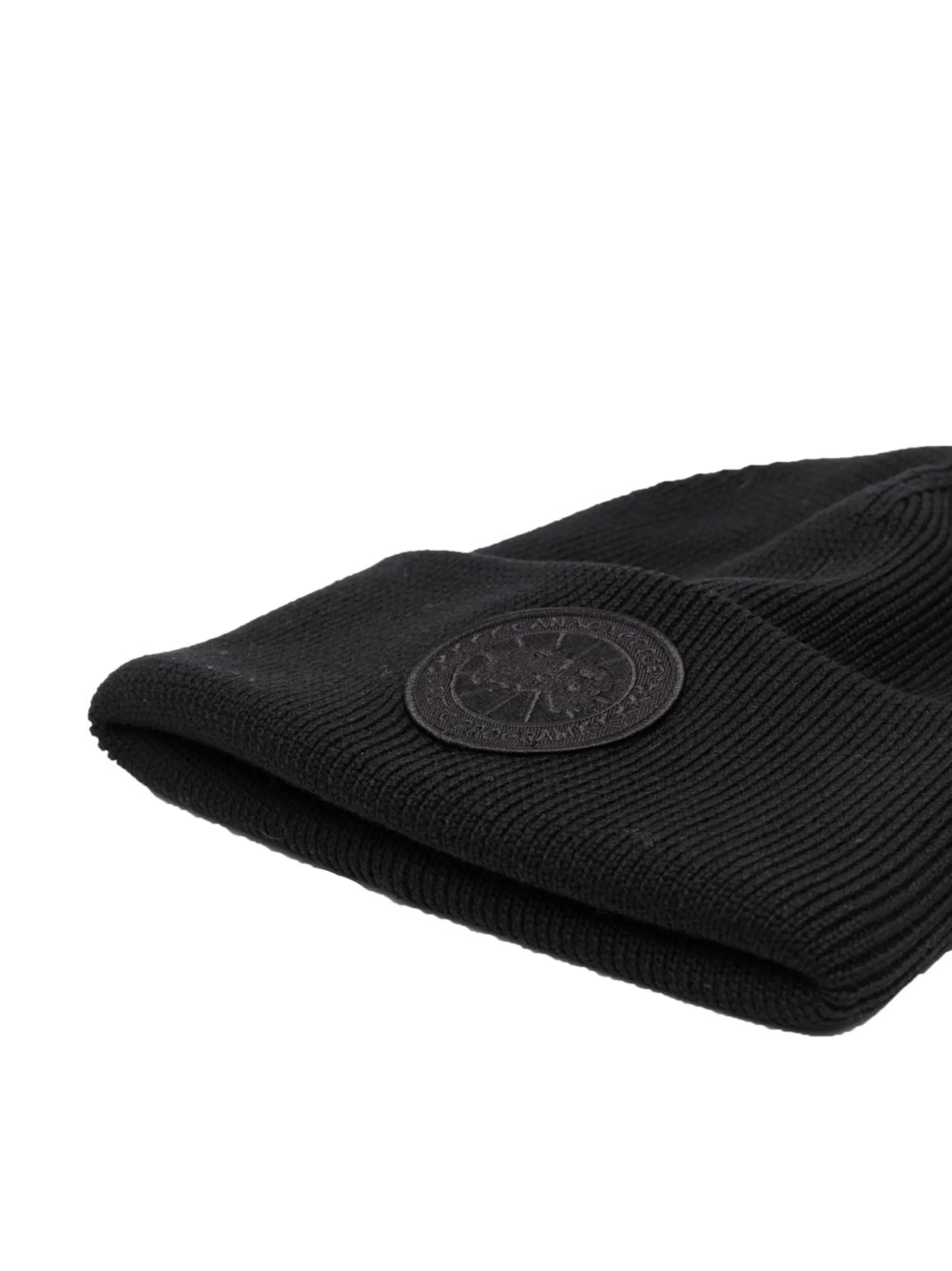 Arctic Disc knitted beanie