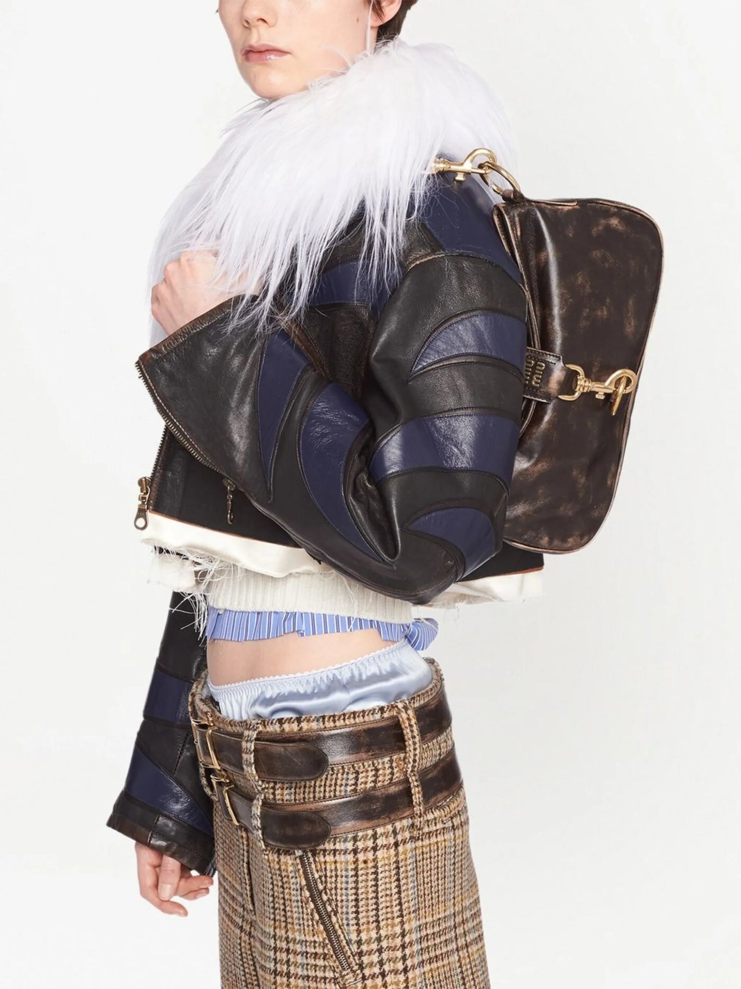 snap hook-detail shoulder bag