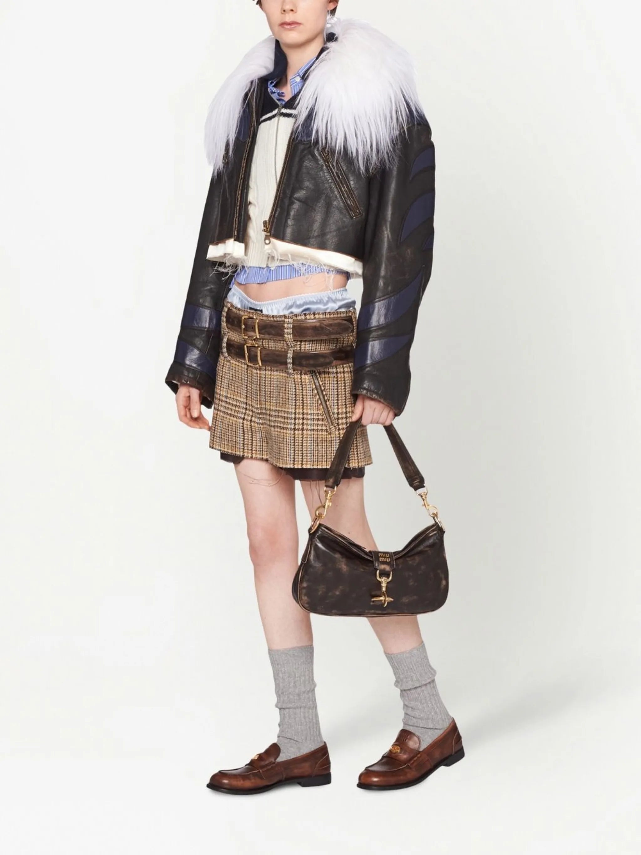 snap hook-detail shoulder bag
