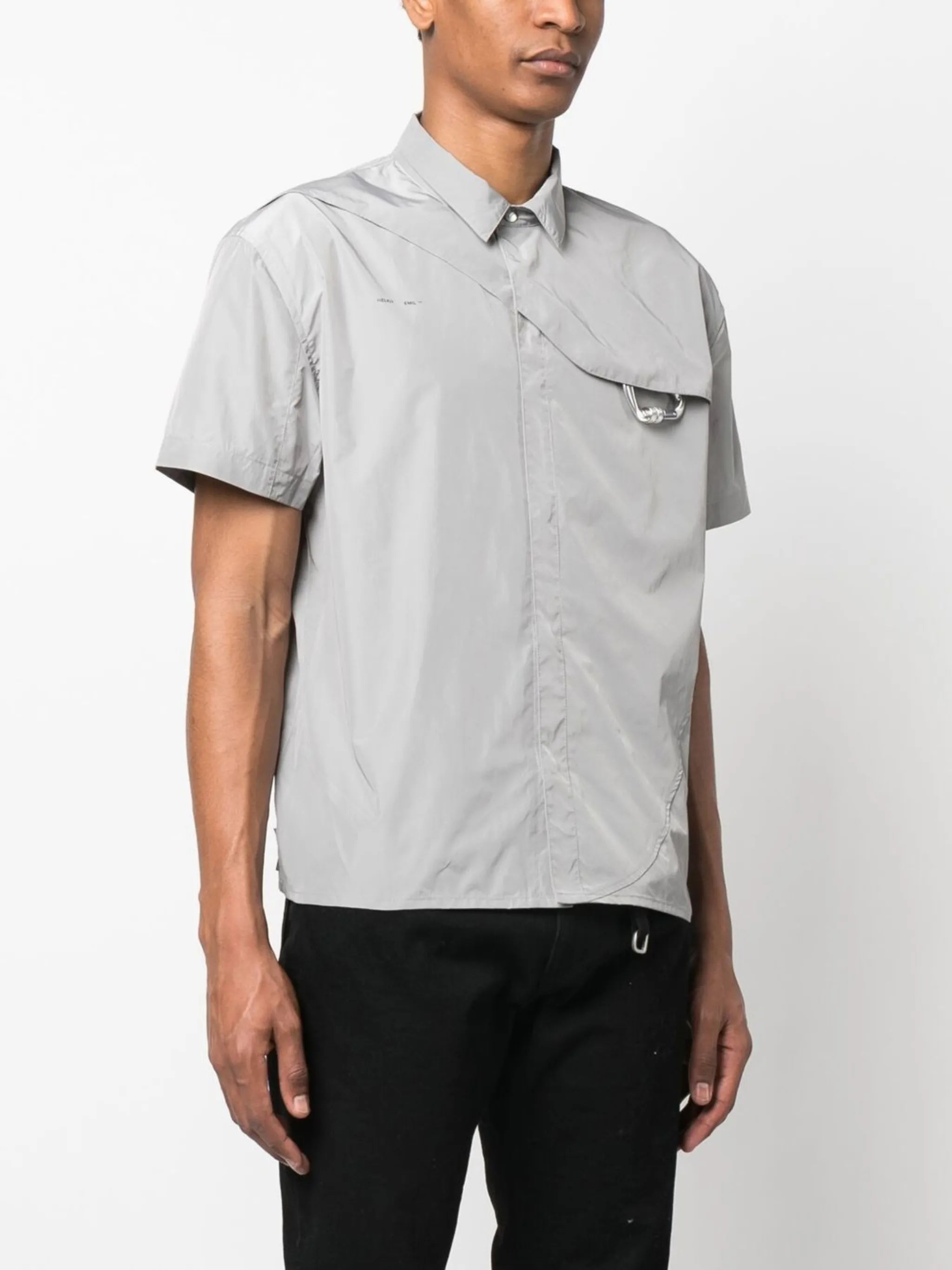 carabiner-detail short-sleeved shirt