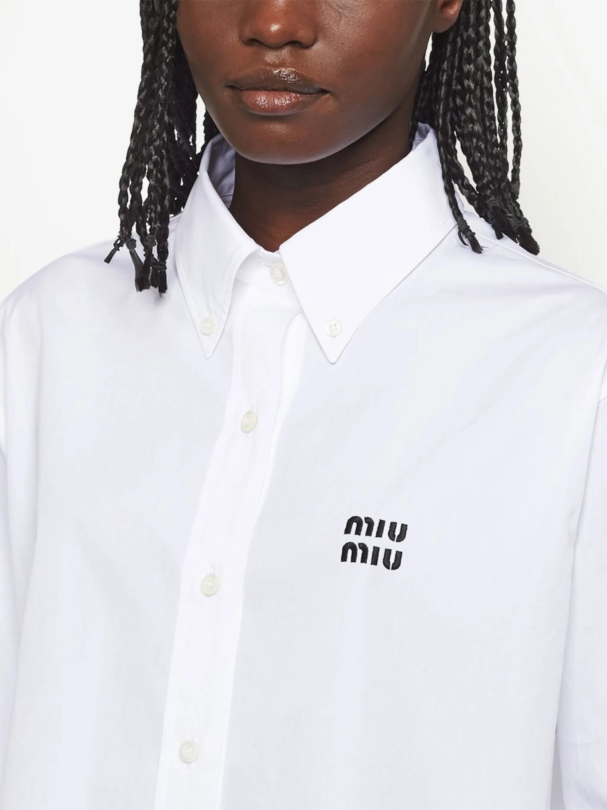 embroidered-logo cropped shirt