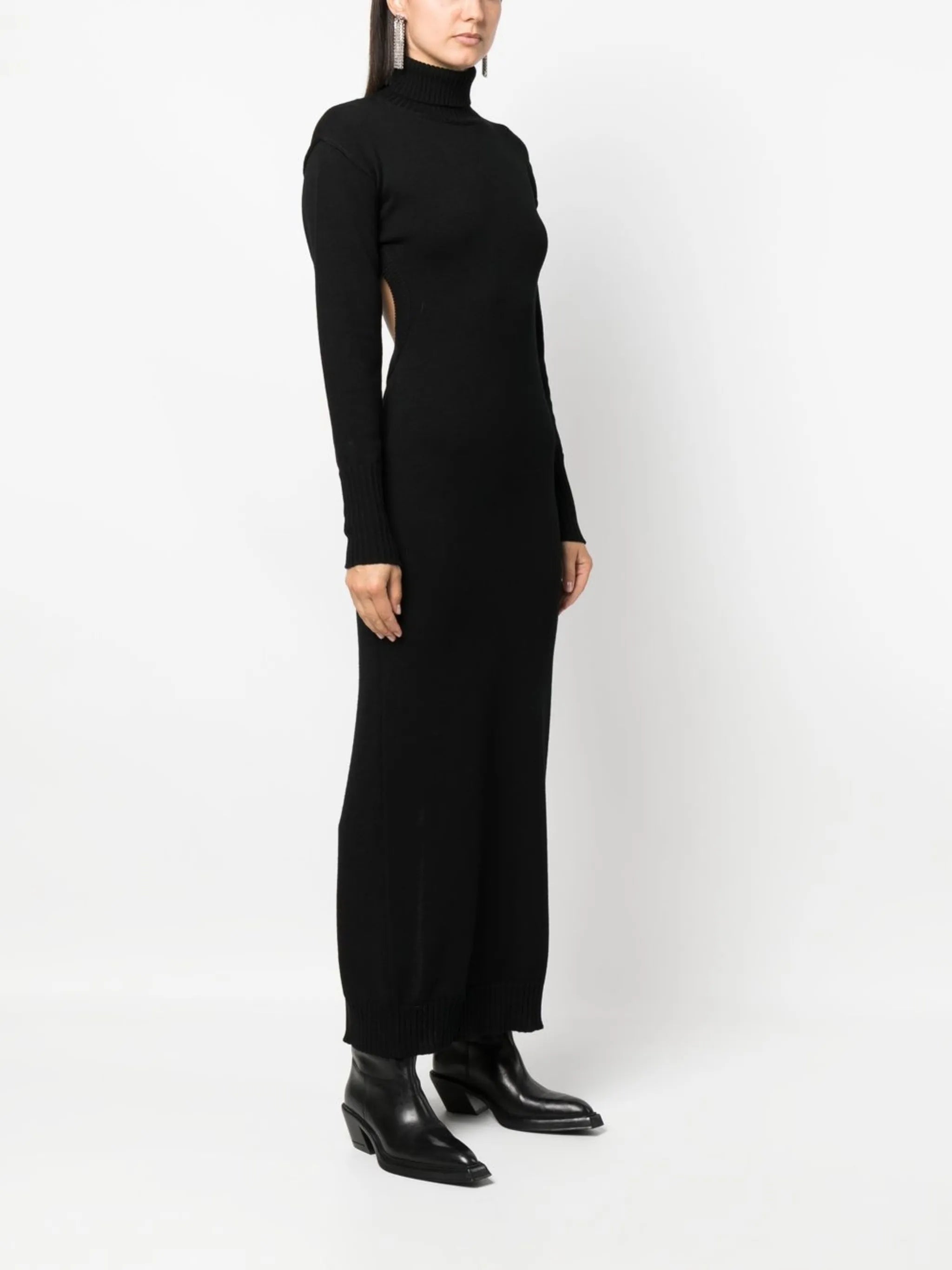 backless long-sleeved maxi dress