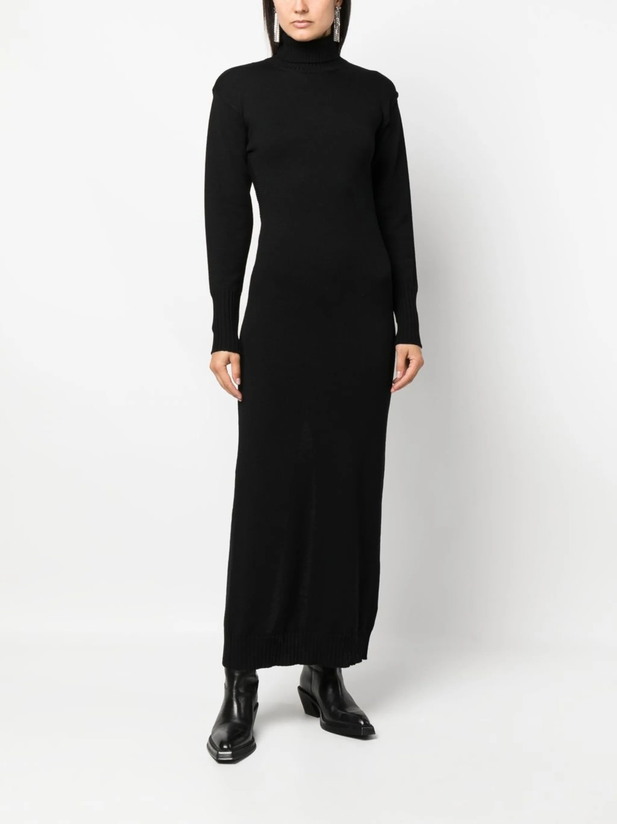 backless long-sleeved maxi dress