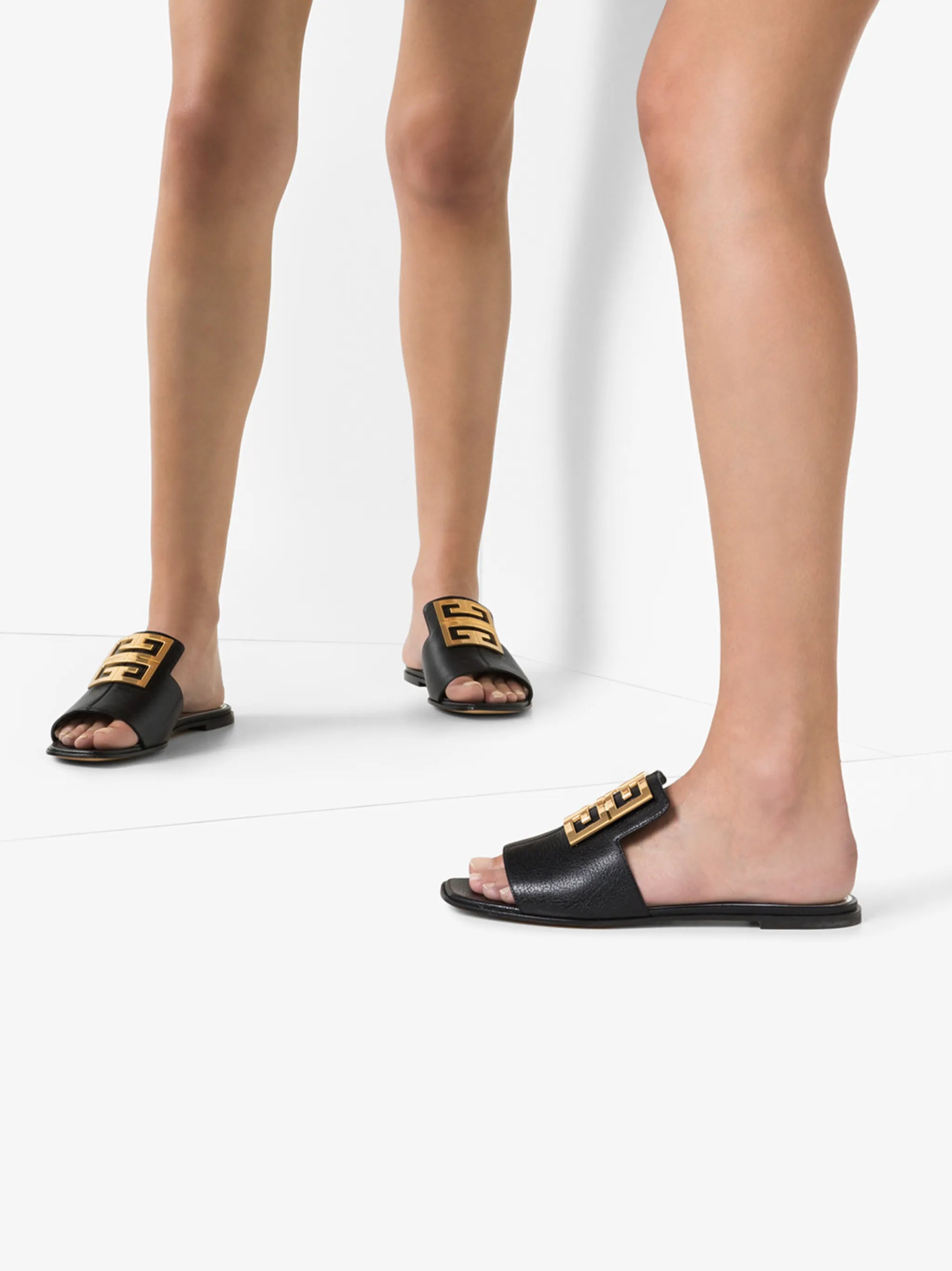 4G flat sandals