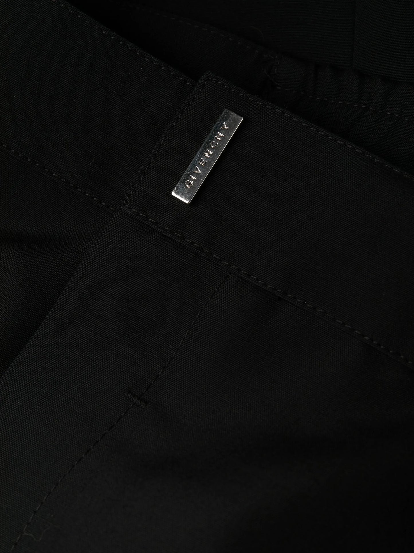 straight-leg cargo trousers