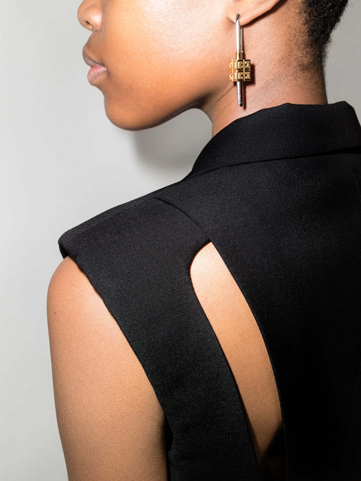 padlock-detail sleeveless midi dress